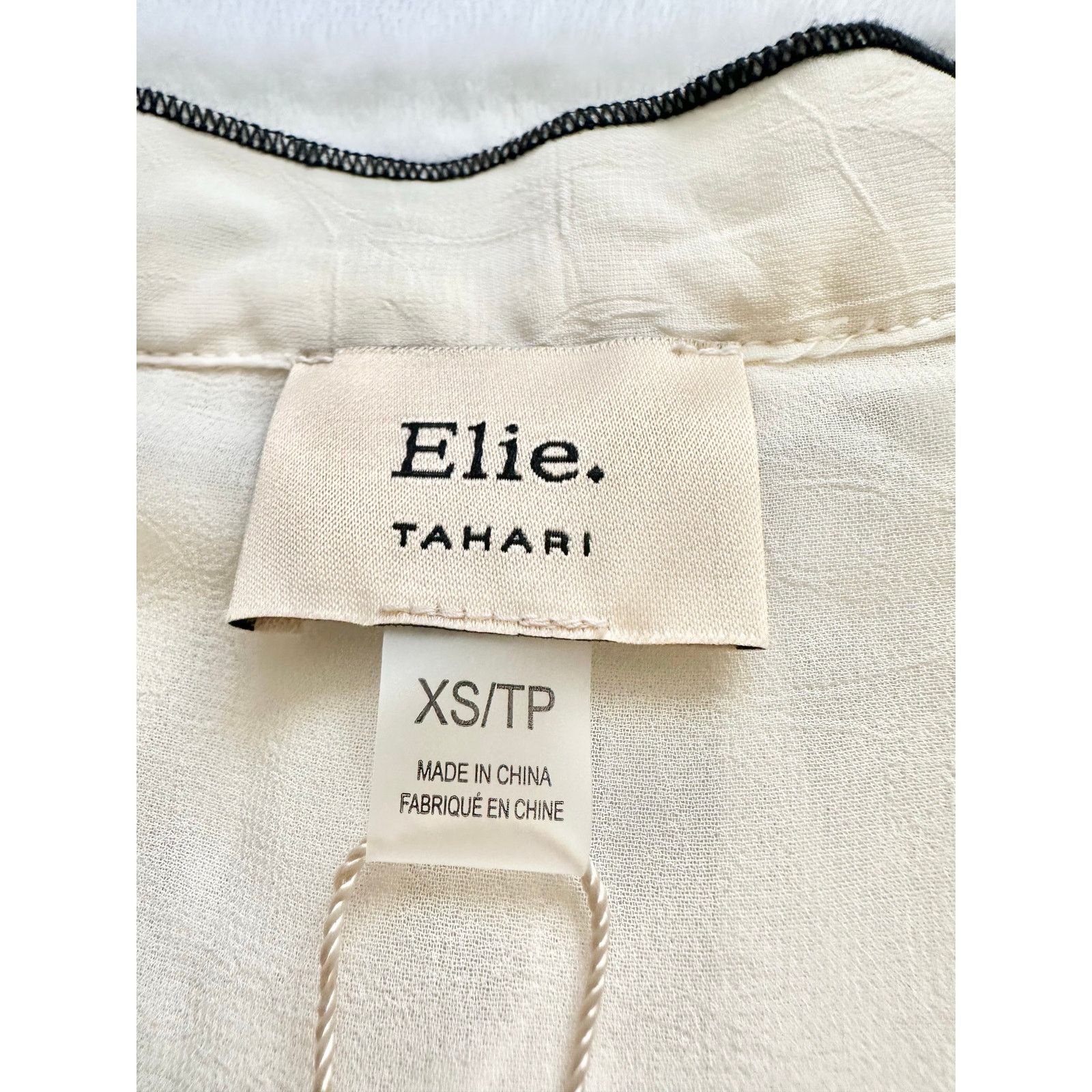 Elie Tahari Elie Tahari cream blouse with black piping size XS Size XS / US 0-2 / IT 36-38 - 3 Thumbnail