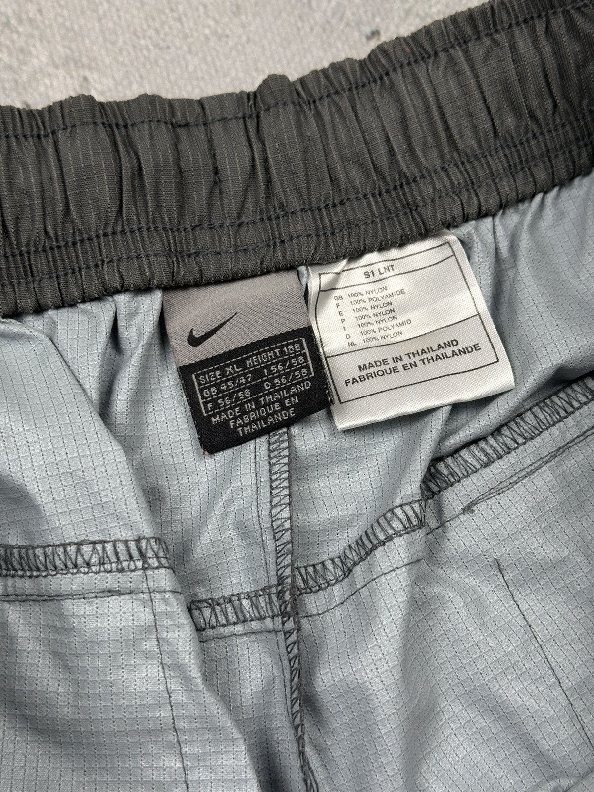 Nike Vintage Nike Ripstop Nylon Shorts TN Gray Red Swoosh 90s Y2K Size US 34 / EU 50 - 5 Thumbnail