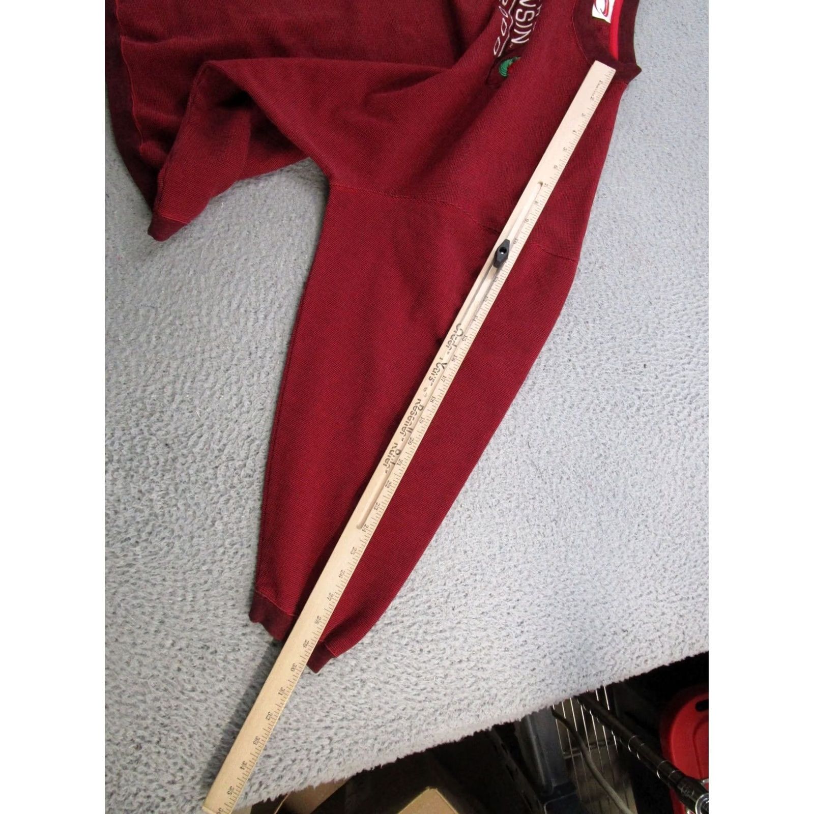 Vintage VINTAGE Wisconsin Badgers Sweatshirt Cadre Red XL Mens Crew Neck Pullover Long Sleeve All Seasons Football Hoodie Sports 2000s Size US XL / EU 56 / 4 - 7 Thumbnail