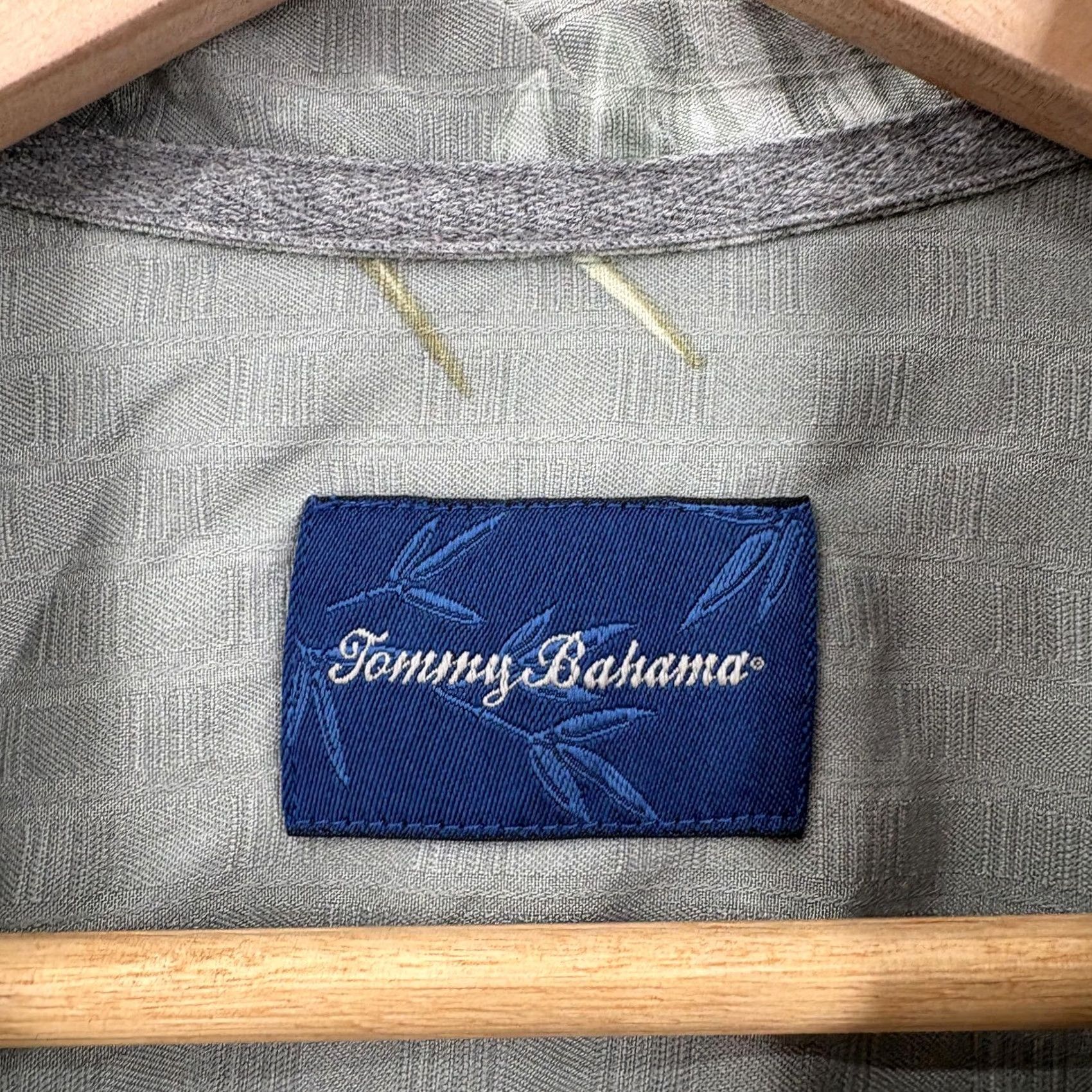 Tommy Bahama Tommy Bahama Shirt Mens XL Gray Silk Palm Leaf Hawaiian Tropical Camp Button Short Sleeve Relaxed Fit Pocket Beach Size US XL / EU 56 / 4 - 4 Thumbnail