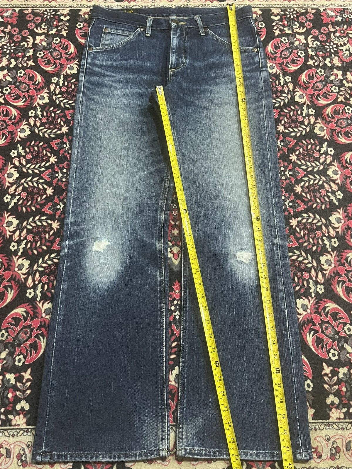 Vintage Vintage Lee Japan Dark Blue Faded Washed Distress Flare Jean Size US 31 - 12 Thumbnail