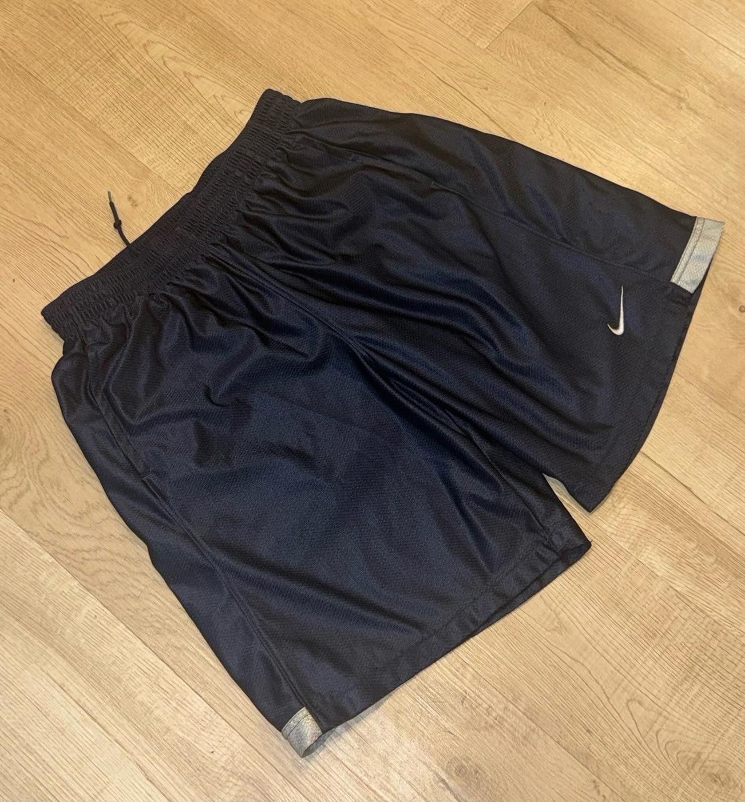 Nike Nike Mesh Hoop Shorts Mens LG Rare Vintage Y2K 90s Size US 34 / EU 50 - 1 Thumbnail