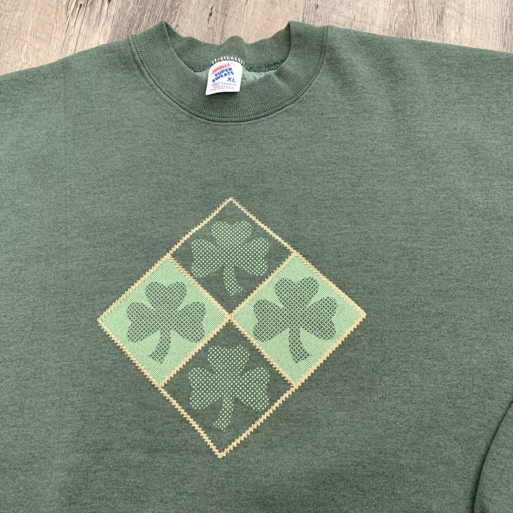 Jerzees VINTAGE Jerzees Sweatshirt Mens XL Green Irish Shamrocks Pullover Crew Neck Long Sleeve Cotton Polyester Fleece Graphic Print Breathable MENS Size US XL / EU 56 / 4 - 3 Thumbnail