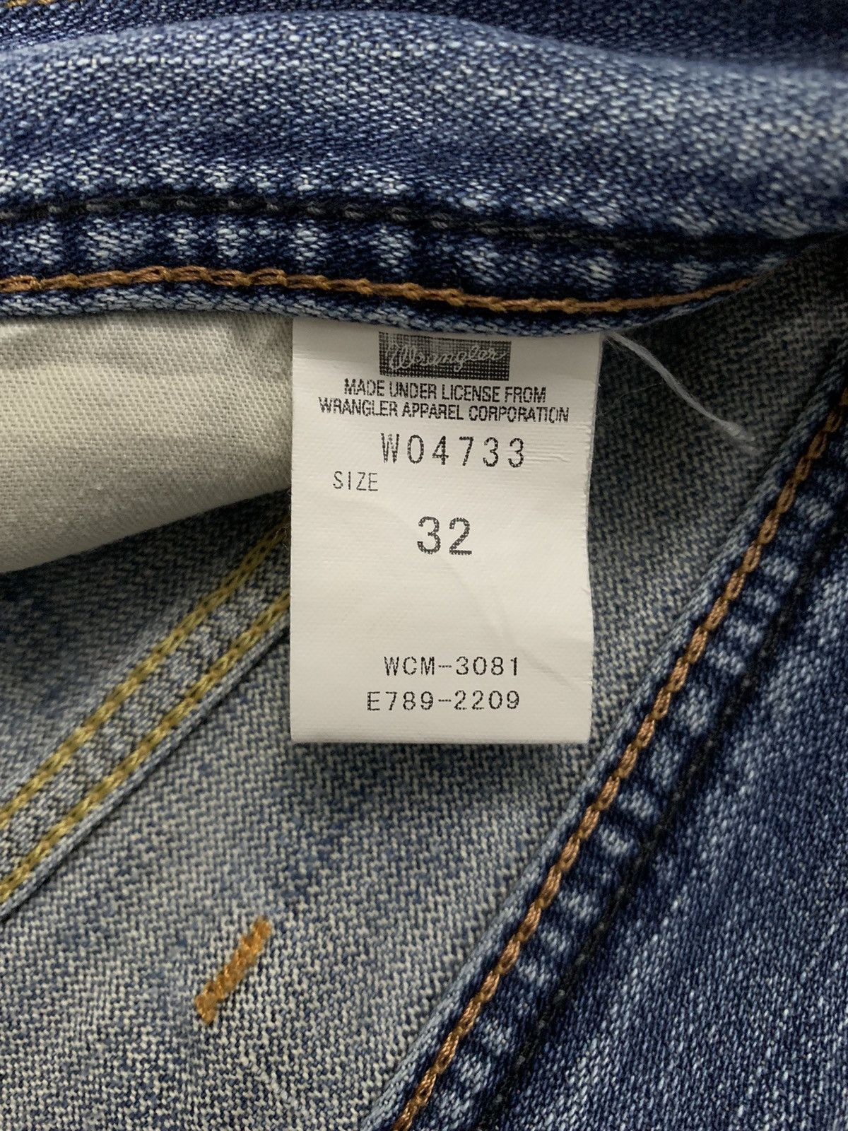 Wrangler Vintage Wrangler Blue Washed Straight Leg Distressed Jeans Size US 33 - 16 Thumbnail