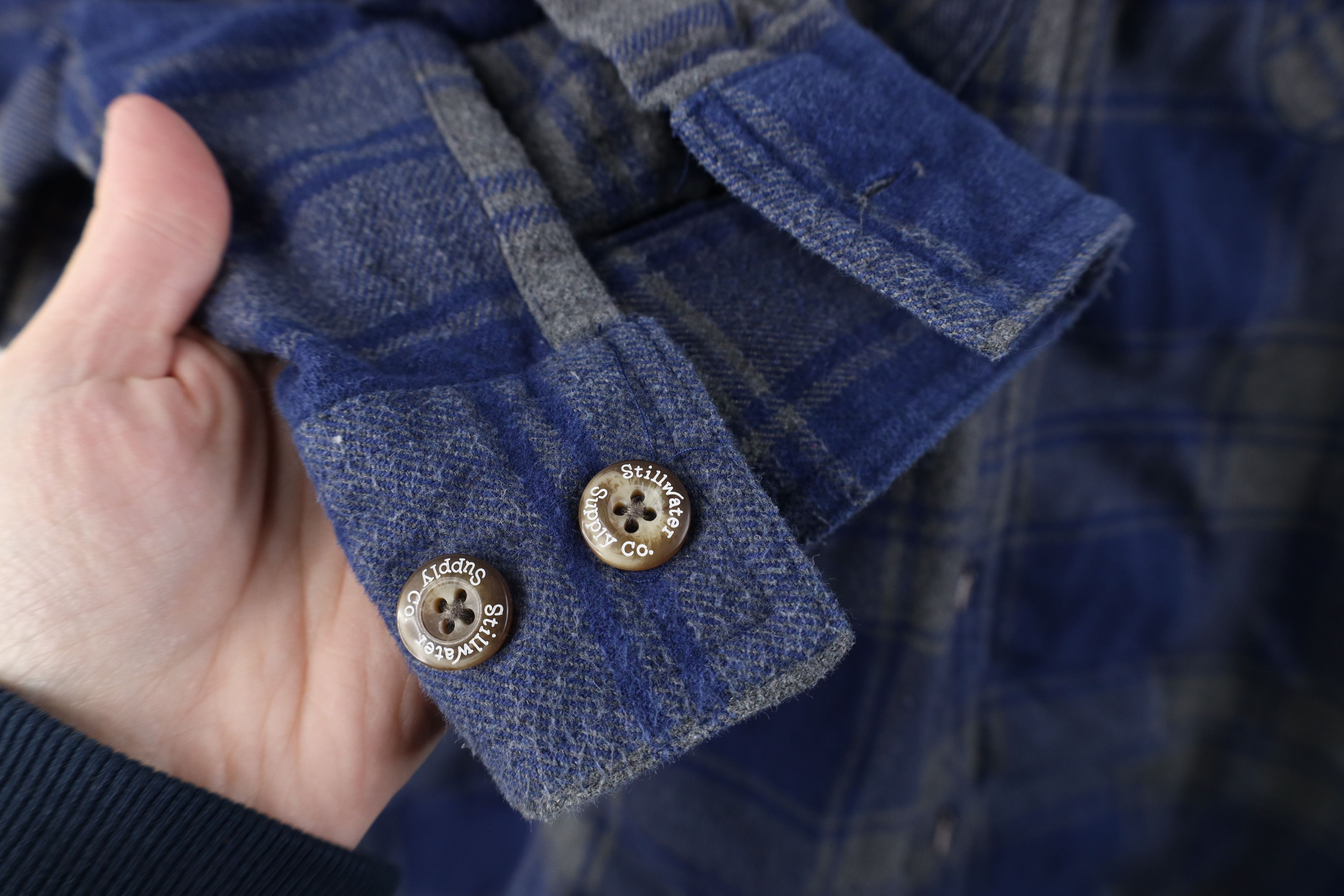 Vintage Vintage 90s Streetwear Heavyweight Collared Button Shirt Size US XL / EU 56 / 4 - 5 Thumbnail
