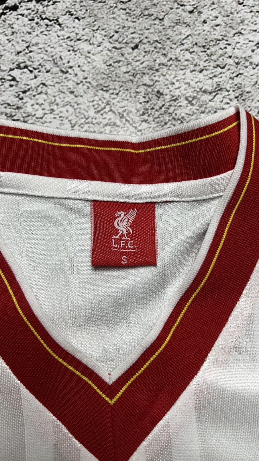 Other 1985-1986 Liverpool official merchandise FA Cup jersey Size US S / EU 44-46 / 1 - 4 Thumbnail