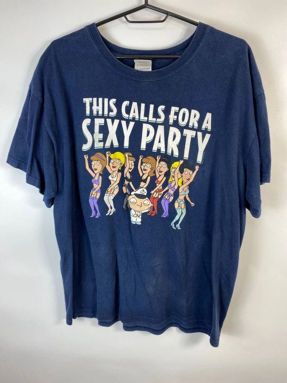 Other Family Griffin 2010 This Calls For A Sexy Party T-Shirt L Size US L / EU 52-54 / 3 - 1 Thumbnail