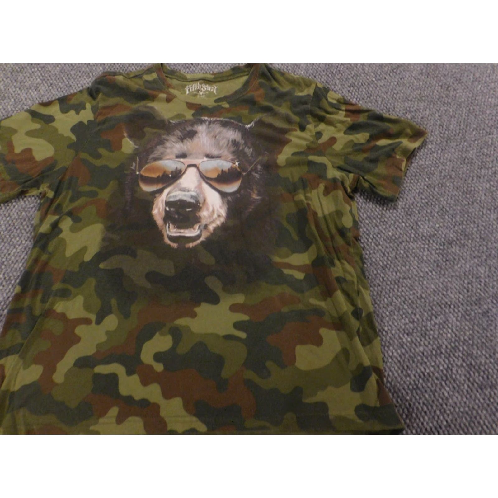 Vintage Fifth sun Mens Shirt XL green Camouflage Bear Graphic T-Shirt Crew Neck Short Sleeve Logo Animals Vintage No (adjusted to fit rules) Size US XL / EU 56 / 4 - 4 Thumbnail