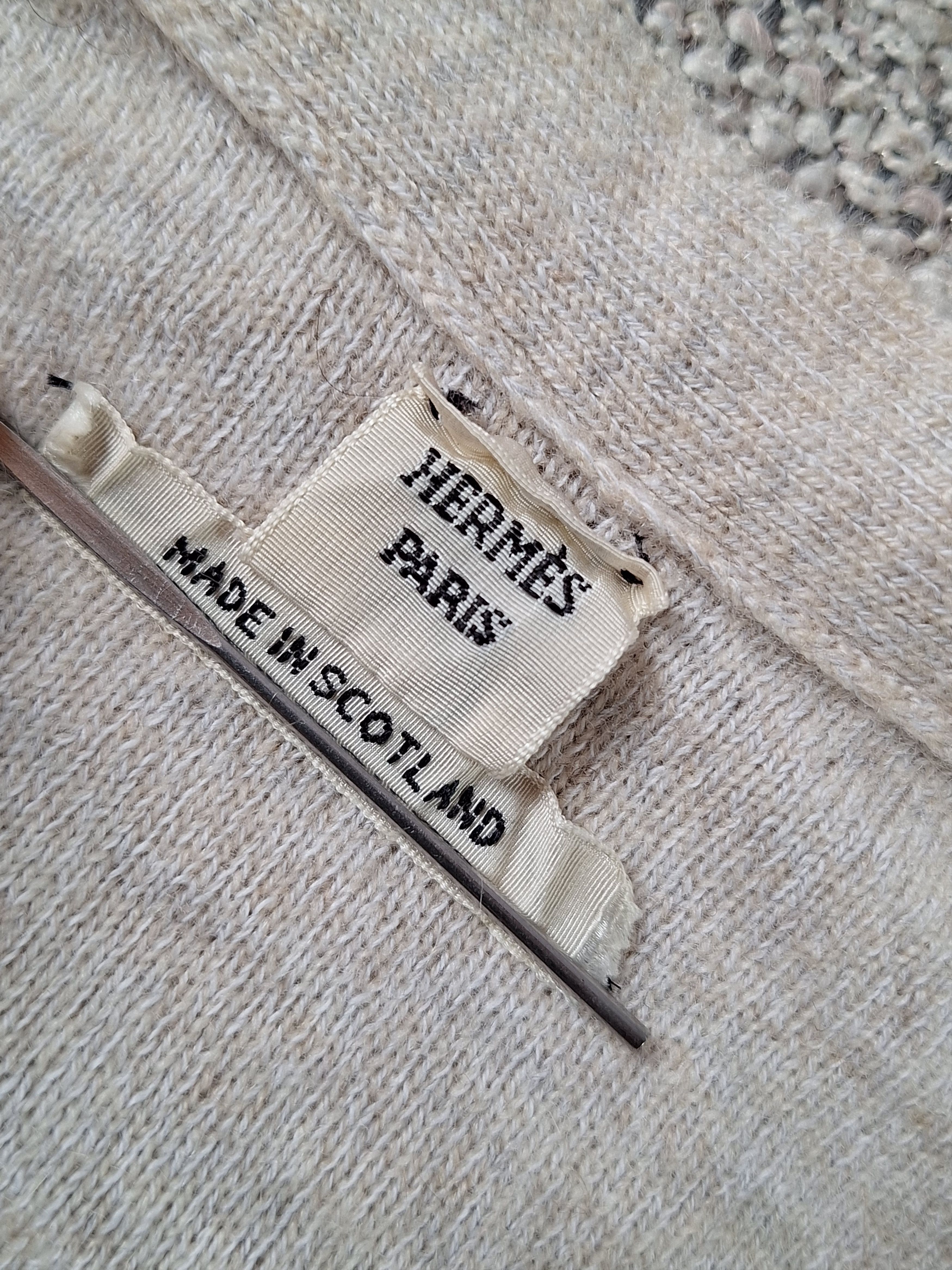 Hermes HERMES PARIS / V Neck Cashmere Sweater Size XXS / US 00 / IT 34 - 6 Thumbnail