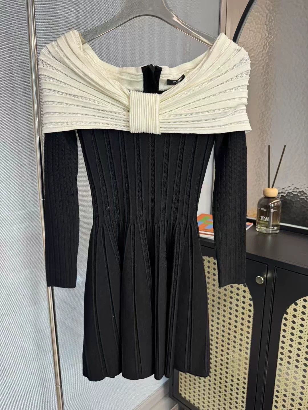Balmain black and white off-shoulder knitted dress Size US S / EU 44-46 / 1 - 1 Thumbnail
