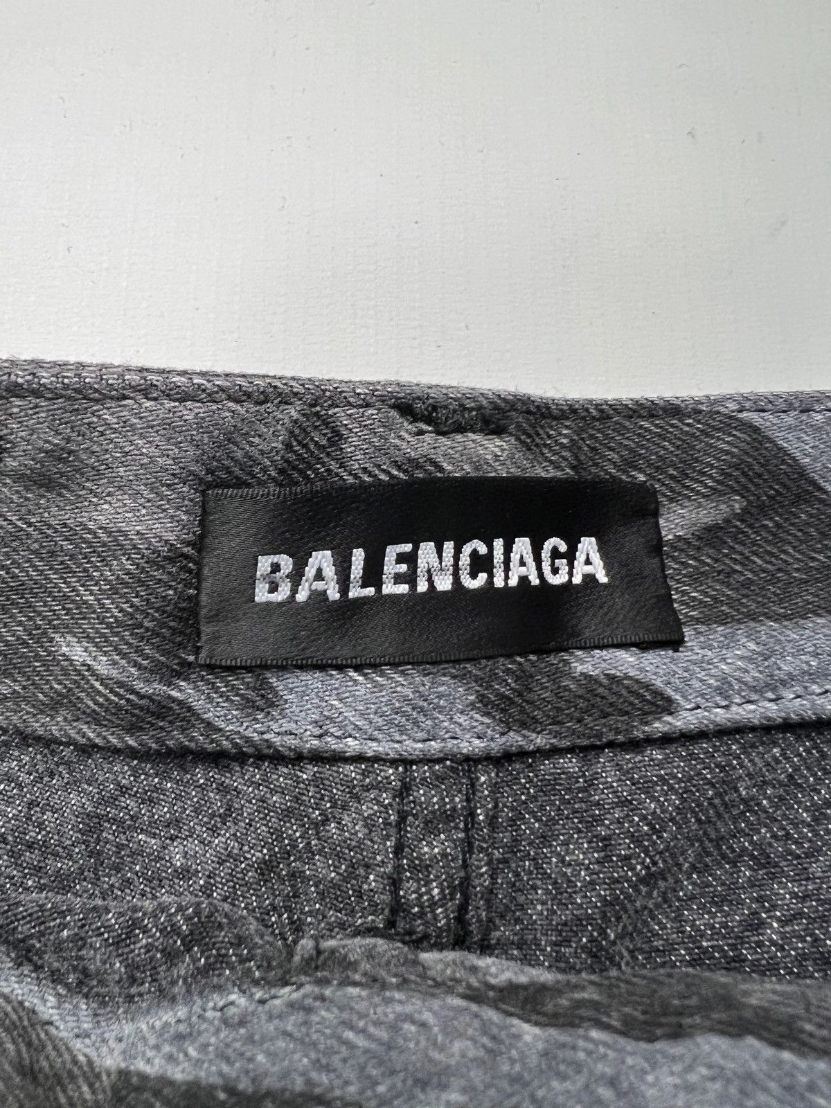 Balenciaga BALENCIAGA BAGGY CAMO JEANS SZ:W31 Size US 31 - 3 Thumbnail