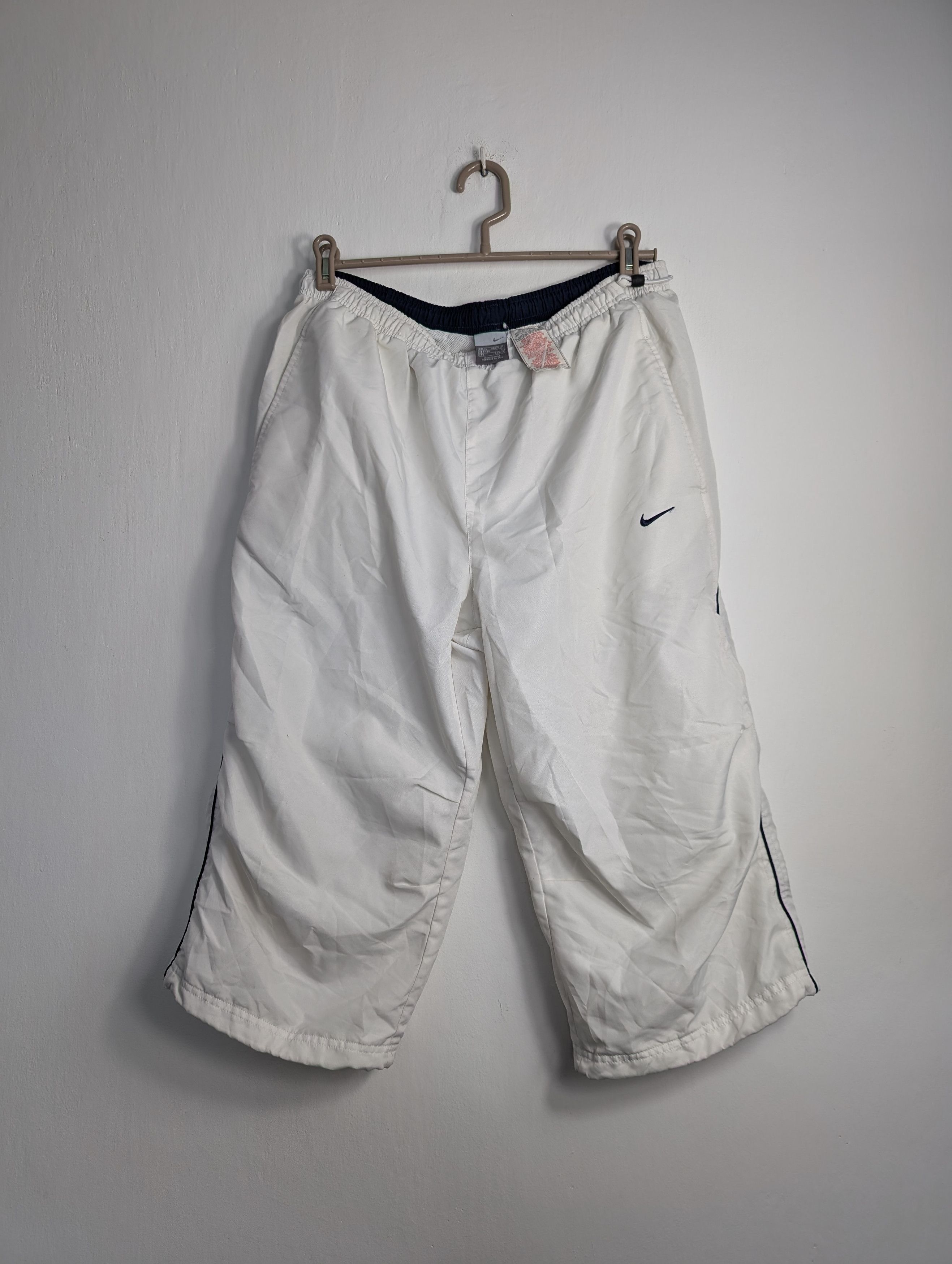 パンツ 00s OLD NIKE wide baggy sweat shorts y2k Nike Vintage Nike 3/4 White Baggy Shorts Y2K Streetwear Rap | Grailed