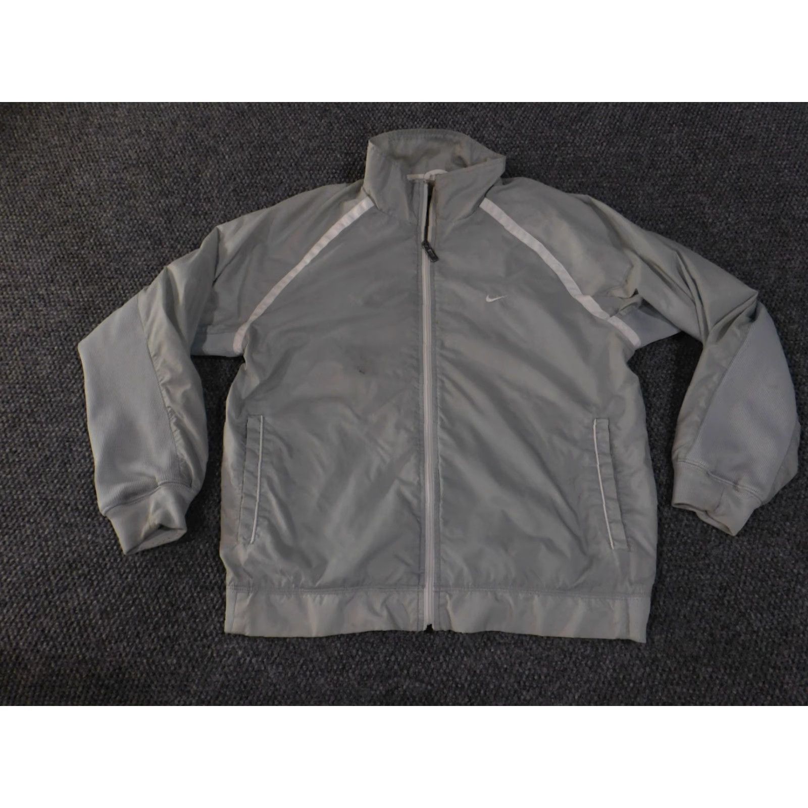 Nike **Vintage Nike Gray Windbreaker Jacket Medium Women's** User: Vintage Nike Gray Windbreaker Jacket Medium Women's Size M / US 6-8 / IT 42-44 - 2 Thumbnail