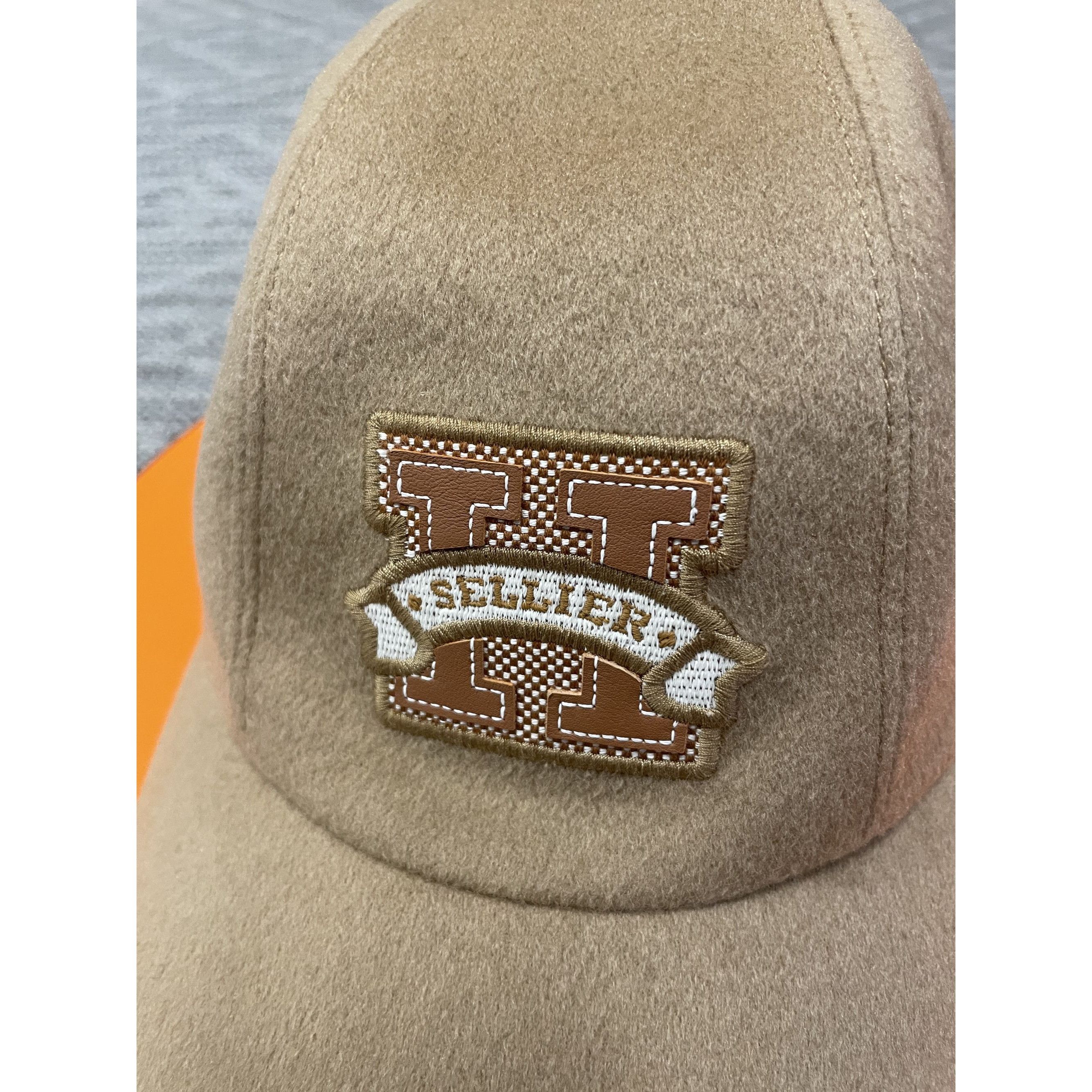 Hermes Hermes Beige Wool & Silk Adjustable Cap With Embroidered Log Size ONE SIZE - 2 Thumbnail