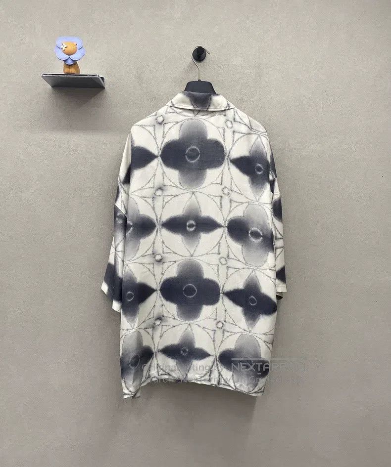 Louis Vuitton Louis Vuitton Gradient Logo Full Print Short Sleeve Shirt Size US L / EU 52-54 / 3 - 2 Thumbnail