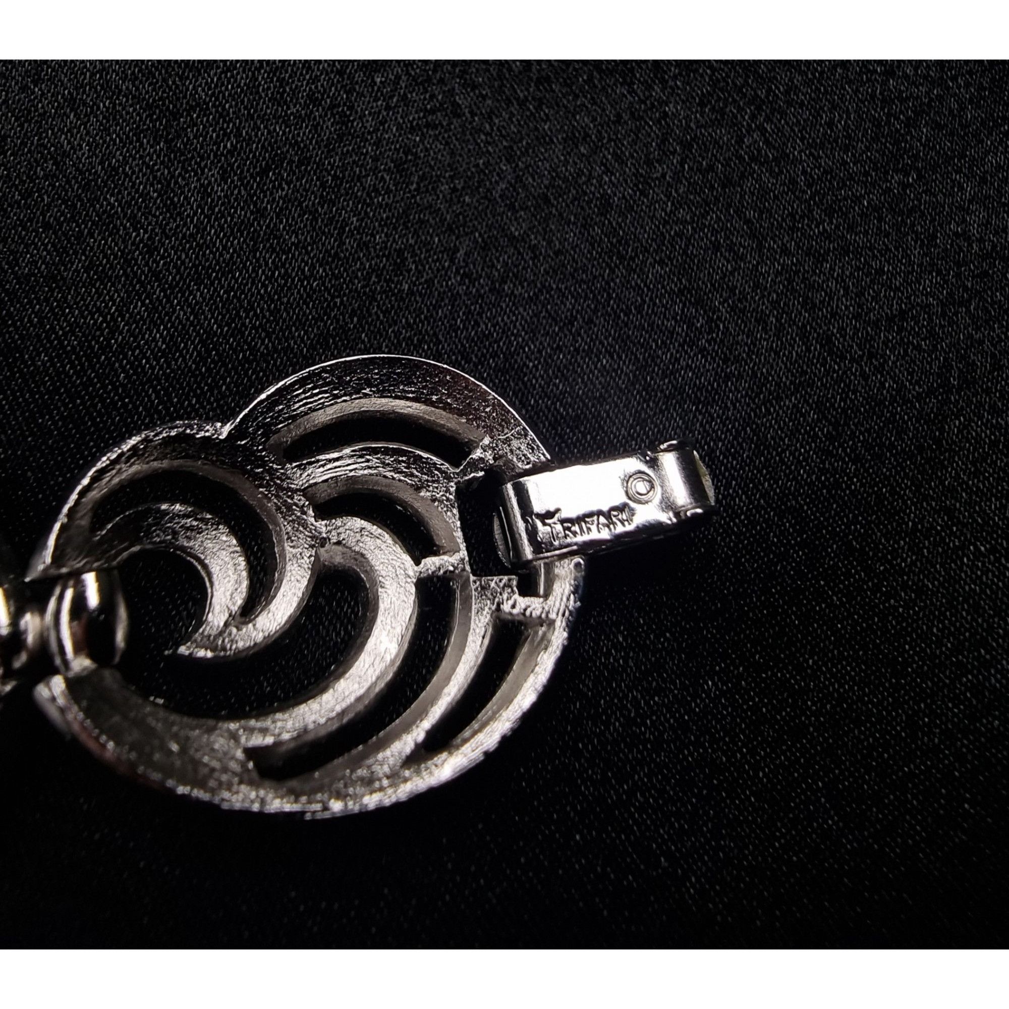 Vintage Rare Find Vintage TRIFARI Signed 1960s Silver-Tone Swirl Lin Size ONE SIZE - 6 Thumbnail