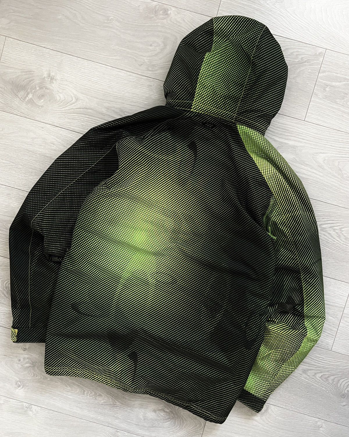 Oakley FW2010 Magnetic Hood 3D Holographic Print Waterproof Jacket Size US M / EU 48-50 / 2 - 12 Thumbnail