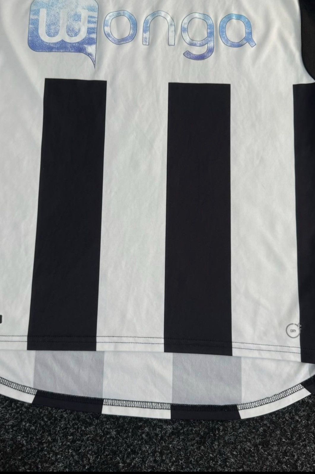 Puma FC Newcastle United Vintage Home Jersey Y2k Bloke-core Size US M / EU 48-50 / 2 - 6 Thumbnail