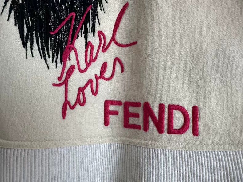 Fendi Fendi Arctic fox wool ball sweatshirt Size US XXS / EU 40 - 2 Thumbnail