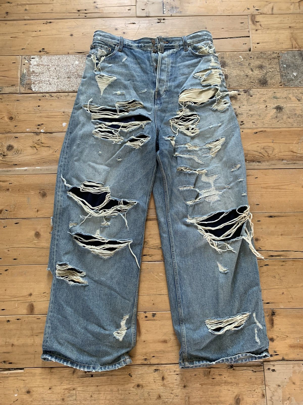 BALENCIAGA fw21 torn destroyed jeans