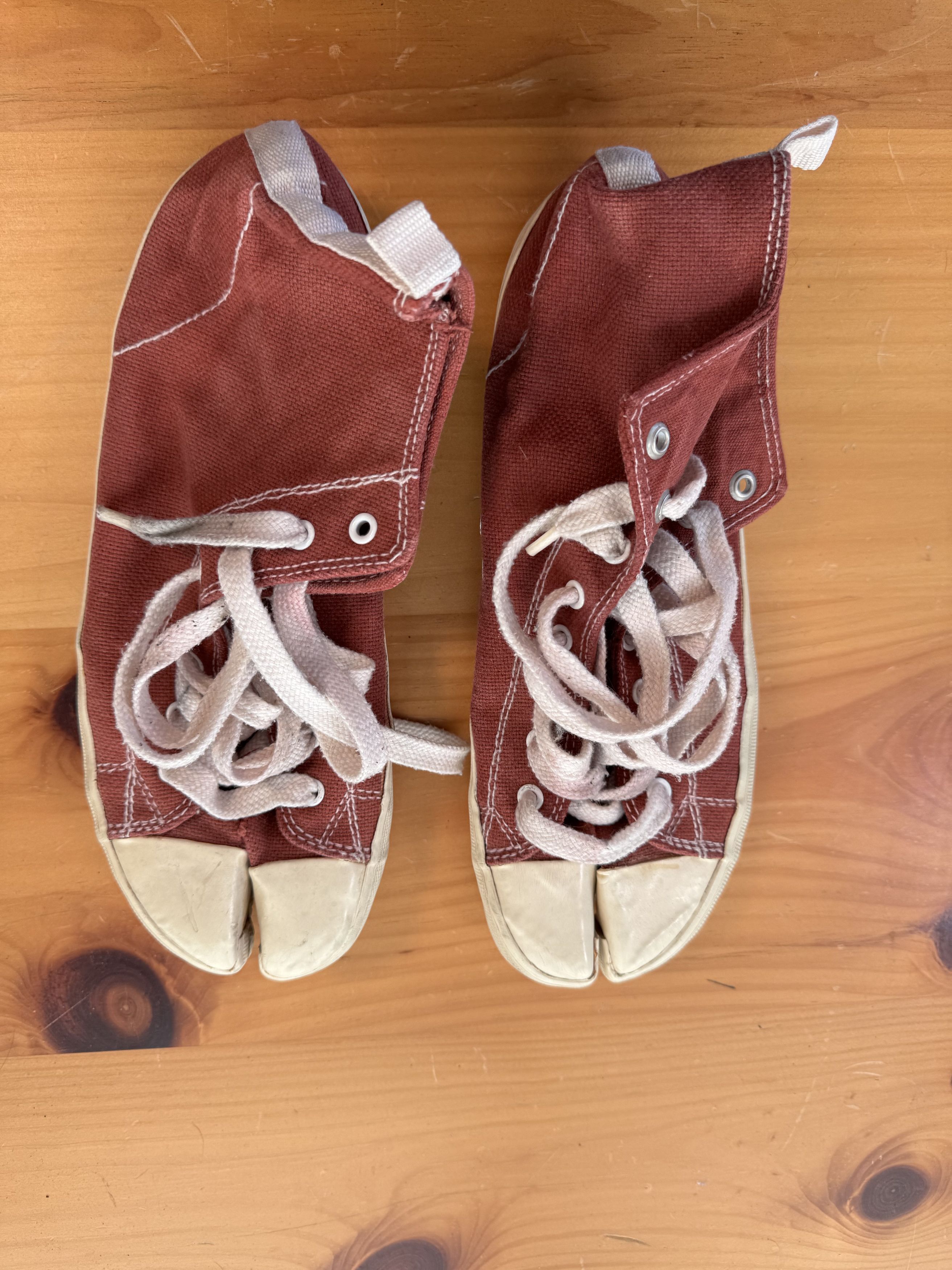 Maison Margiela SS08 Margiela RARE OG Tabi Hightop Converse MM6 red Size US 7 / EU 40 - 7 Thumbnail