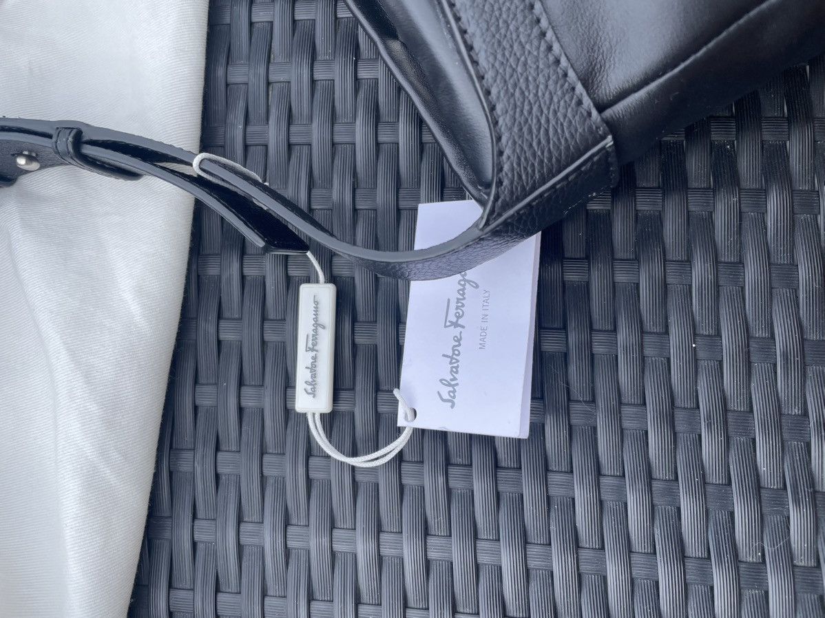 Salvatore Ferragamo NWT Ferragamo cut-out detailing leather mini bag Size ONE SIZE - 2 Thumbnail