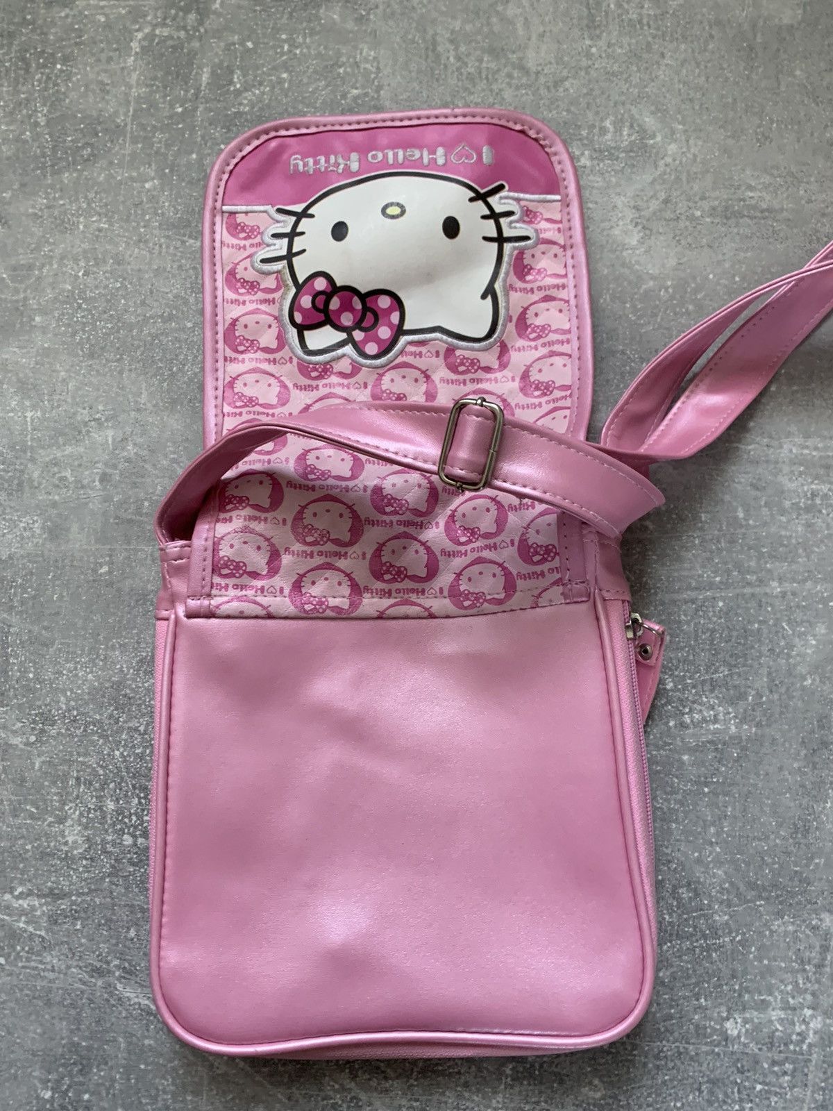 Anime × Japanese Brand SICK🔥Hello Kitty Crossbody Sling Bag Size ONE SIZE - 6 Thumbnail