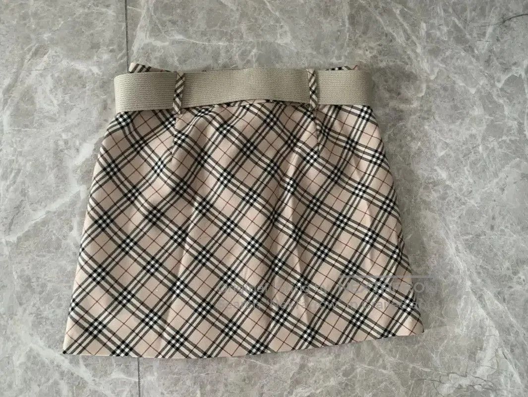 Burberry Burberry Khaki Wool Blend Short Skirt. Size 23" - 7 Thumbnail