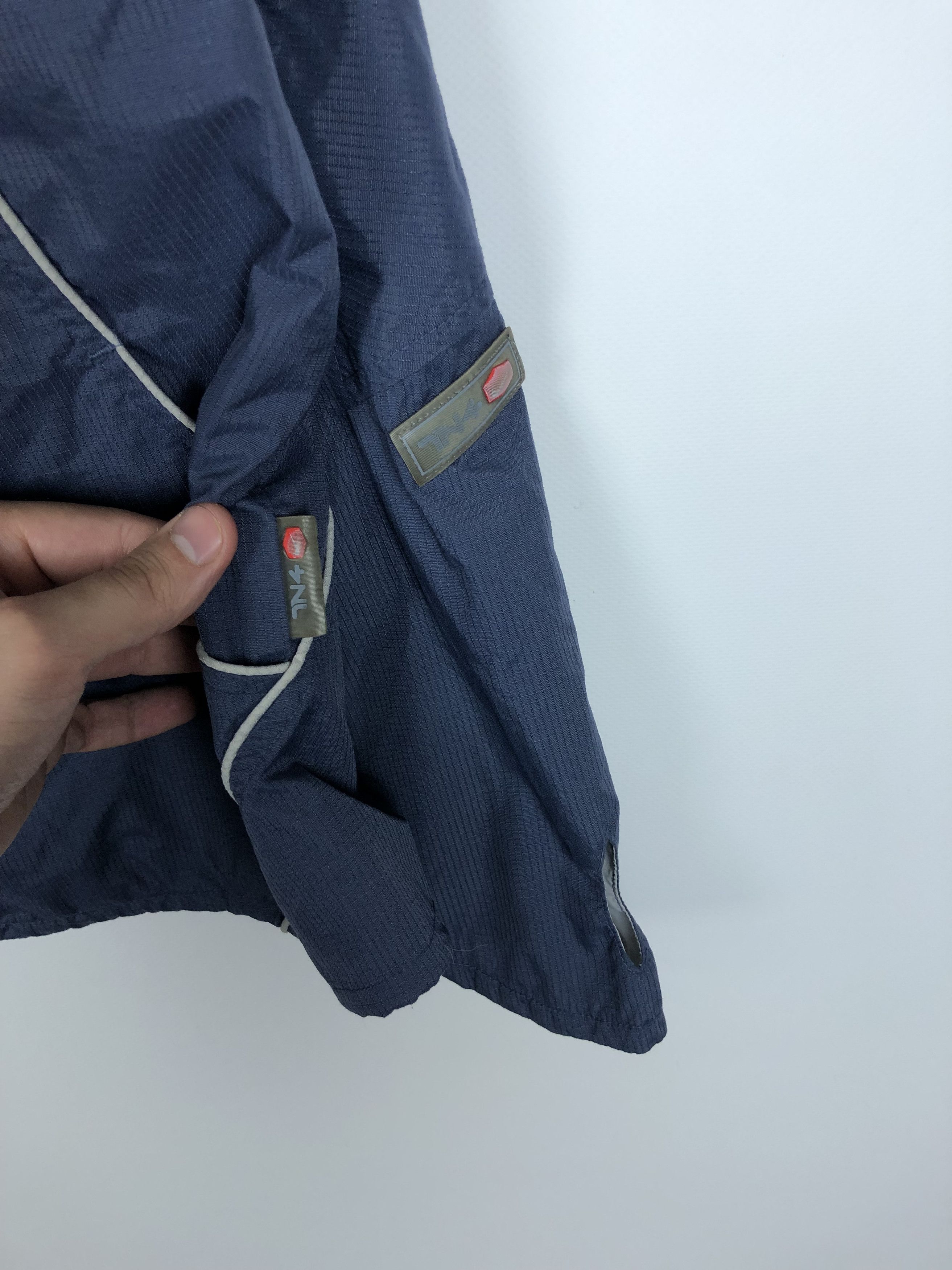 Nike Nike Vintage Y2K Jacket Zip Swoosh Logo Nylon size S Size US S / EU 44-46 / 1 - 7 Thumbnail