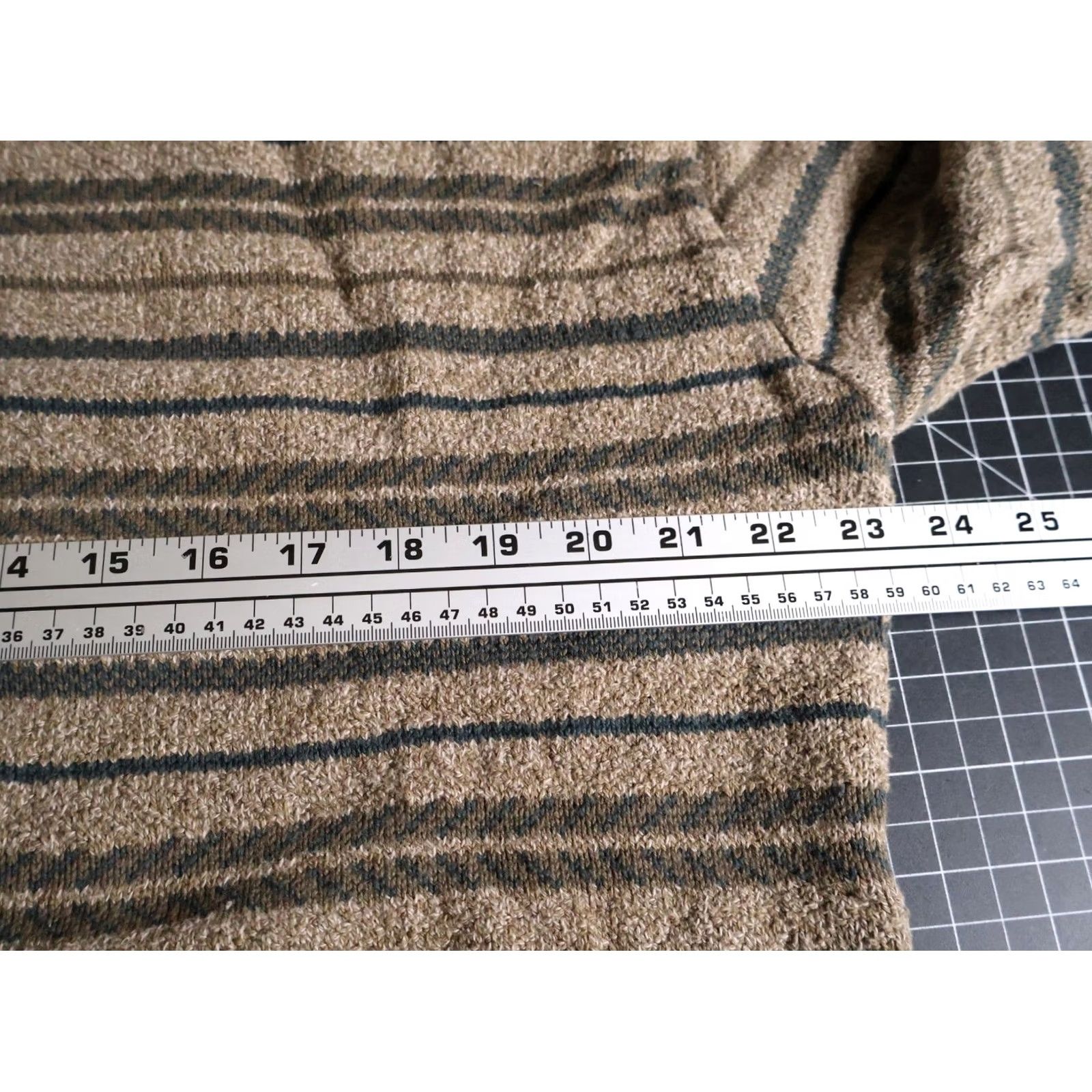 Croft & Barrow 90s Striped Pattern Sweater Mens Large Green Brown V-Neck Chunky-Knit Cotton Knit Preppy Size US L / EU 52-54 / 3 - 5 Thumbnail