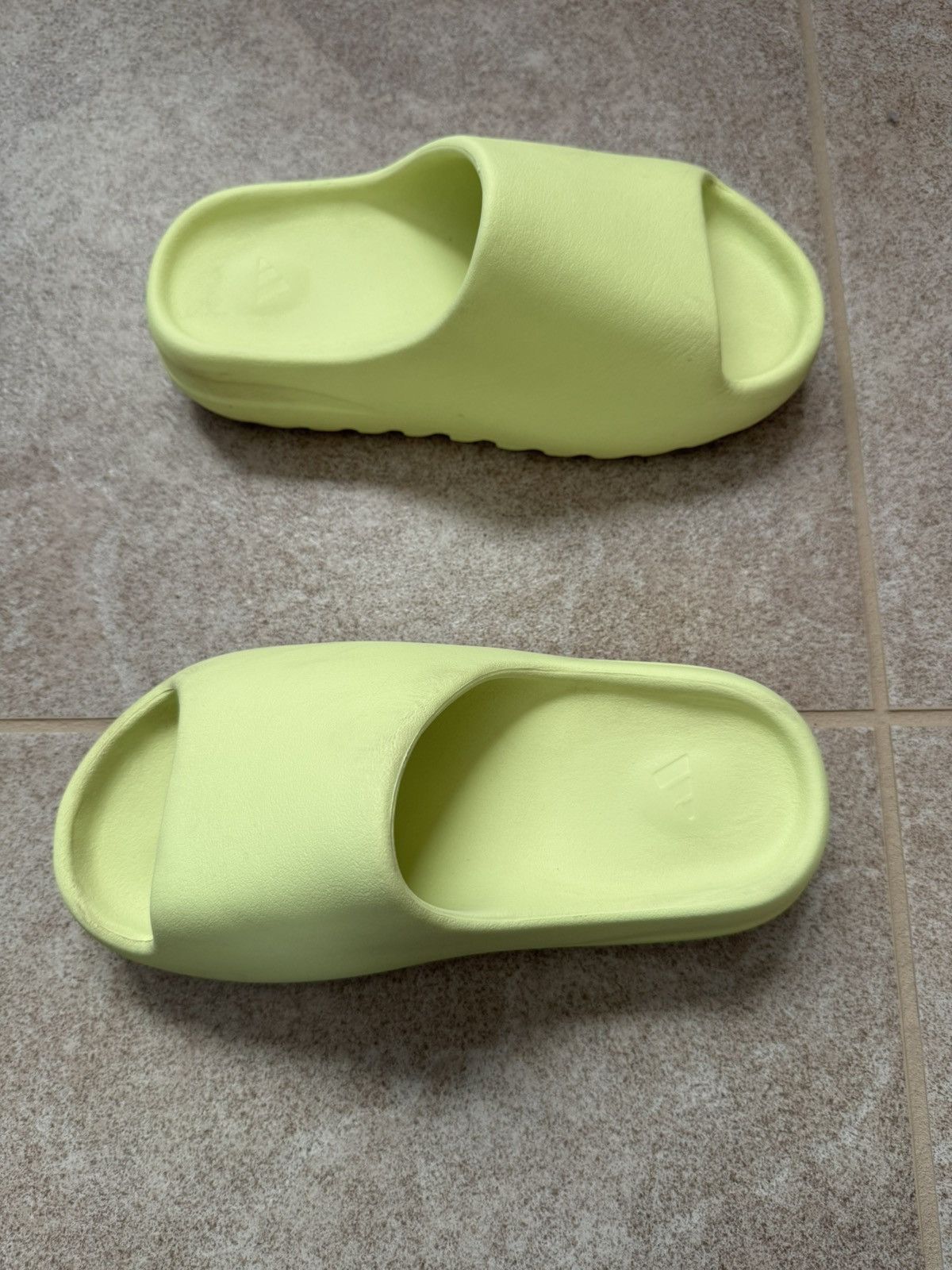Adidas Yeezy Slides Size 7US Men’s Size US 7 / EU 40 - 2 Thumbnail