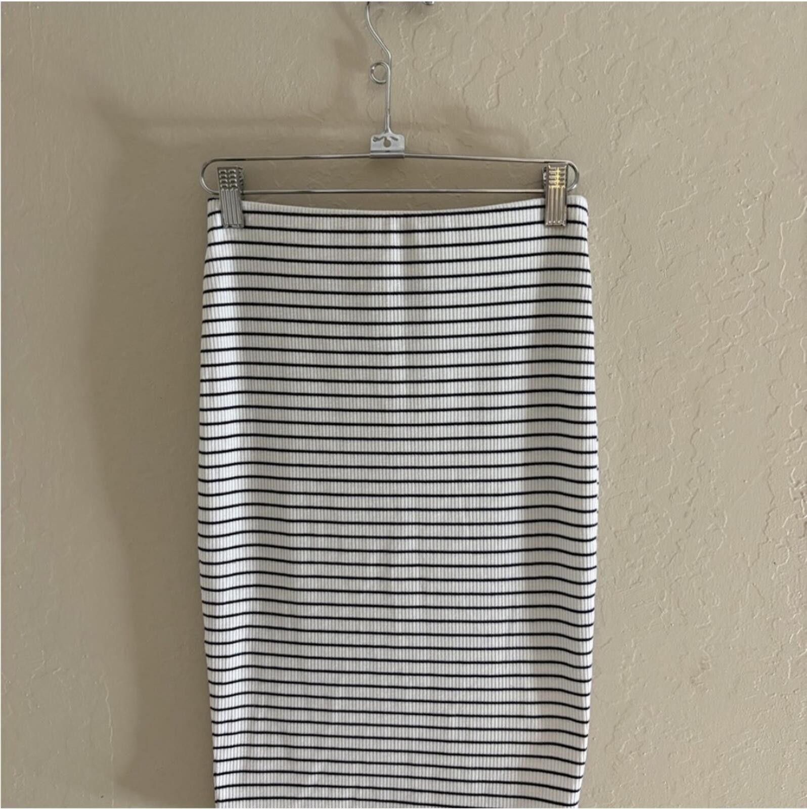 Forever 21 Forever 21 Striped Pencil Skirt Size 26" / US 2 / IT 38 - 2 Thumbnail