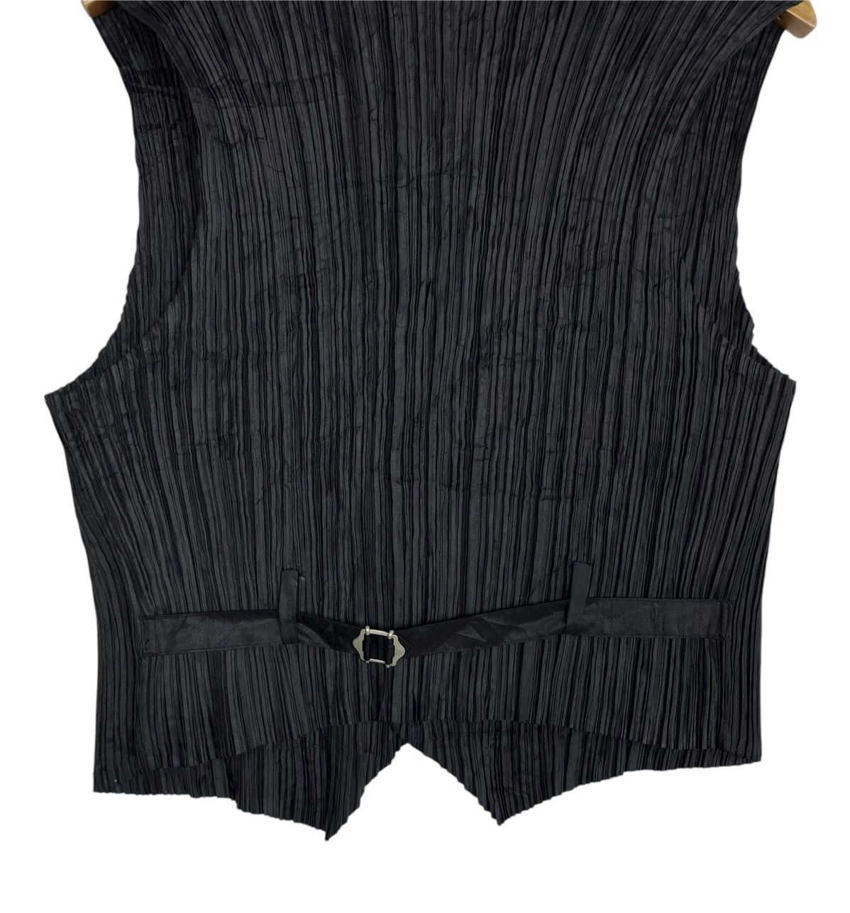 Issey Miyake Rare‼️Vintage Summer 2005 Issey Miyake Star Logo Pleated Vest Size US S / EU 44-46 / 1 - 8 Thumbnail