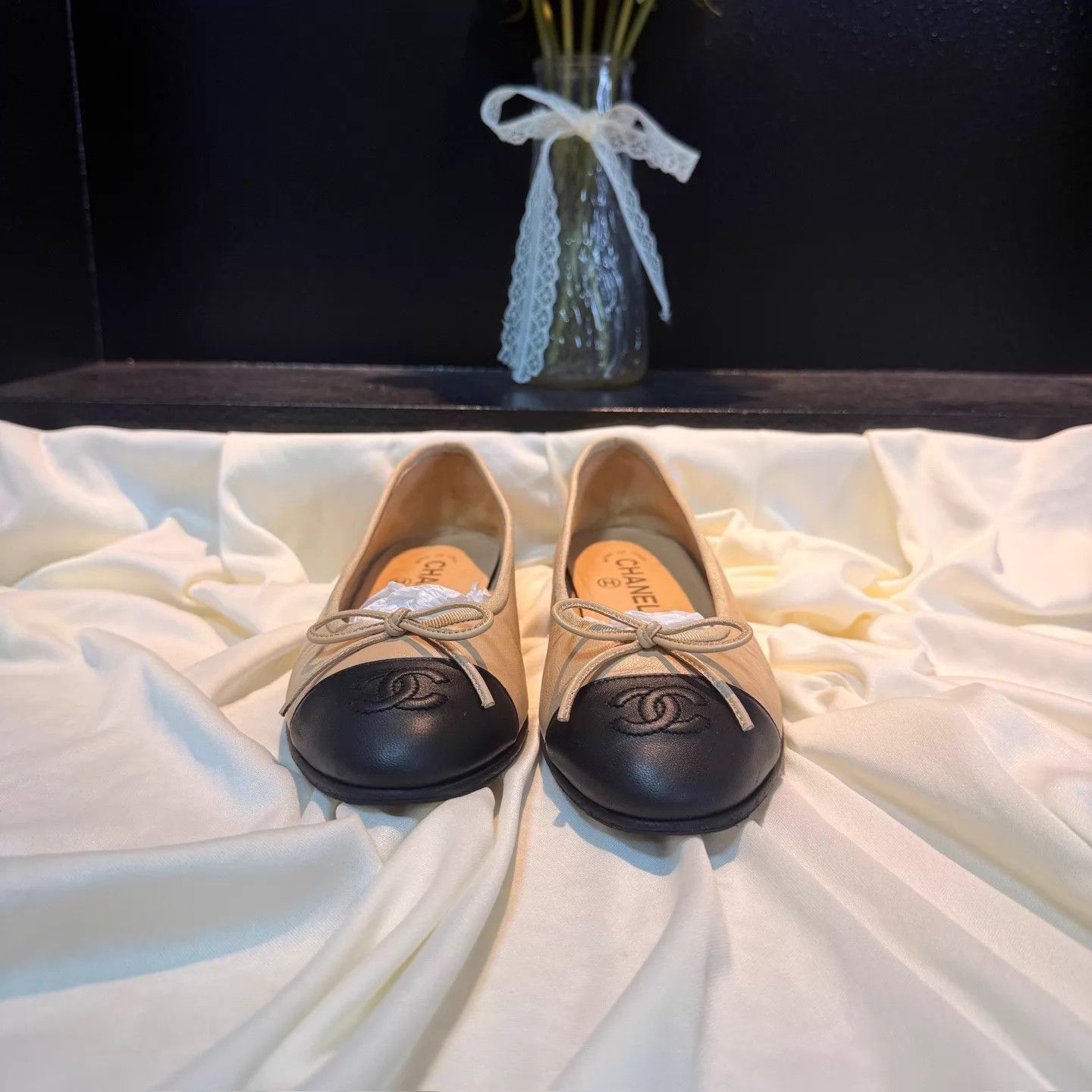 Chanel CHANEL Milk Tea Two-Tone Bow CC Ballet Flats 36.5 95 New Size US 6 / IT 36 - 2 Thumbnail