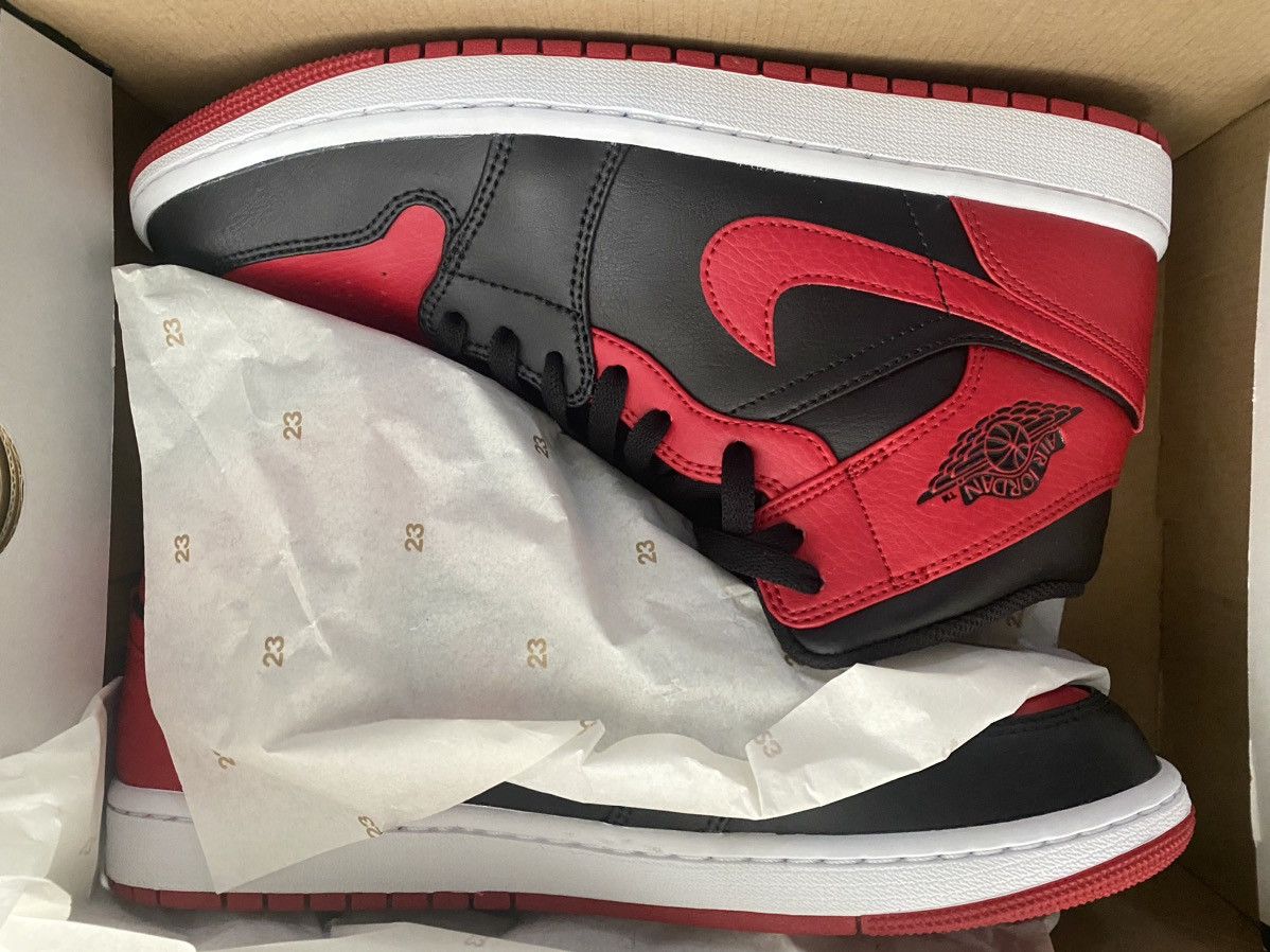 Jordan Brand × Nike Jordan 1 “Banned” Mid Size US 10.5 / EU 43-44 - 4 Thumbnail