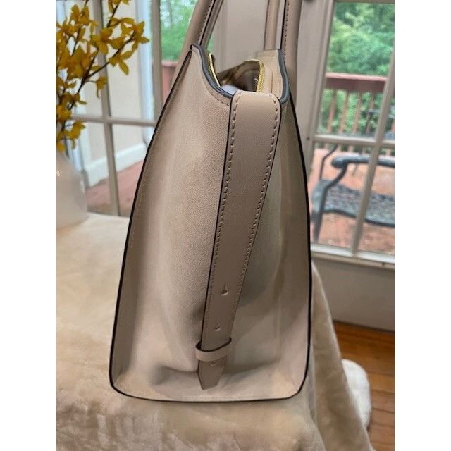 Michael Kors NWT Michael Kors Avril Extra Large Top Zip Tote Shoulder Lea Size ONE SIZE - 4 Thumbnail
