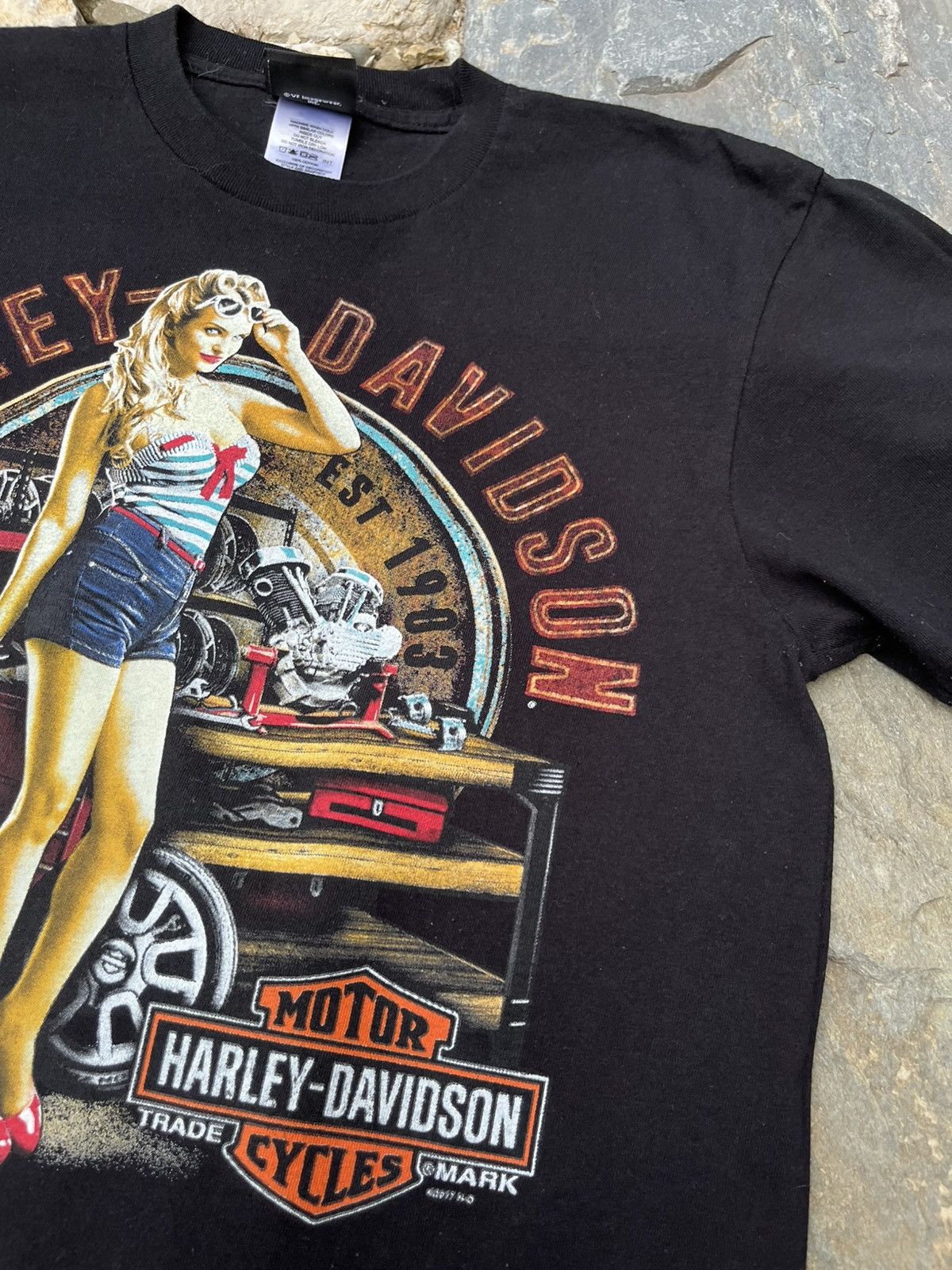 Harley Davidson Vintage Harley-Davidson pinup girl lady wheels t-shirt tee Size US M / EU 48-50 / 2 - 9 Thumbnail