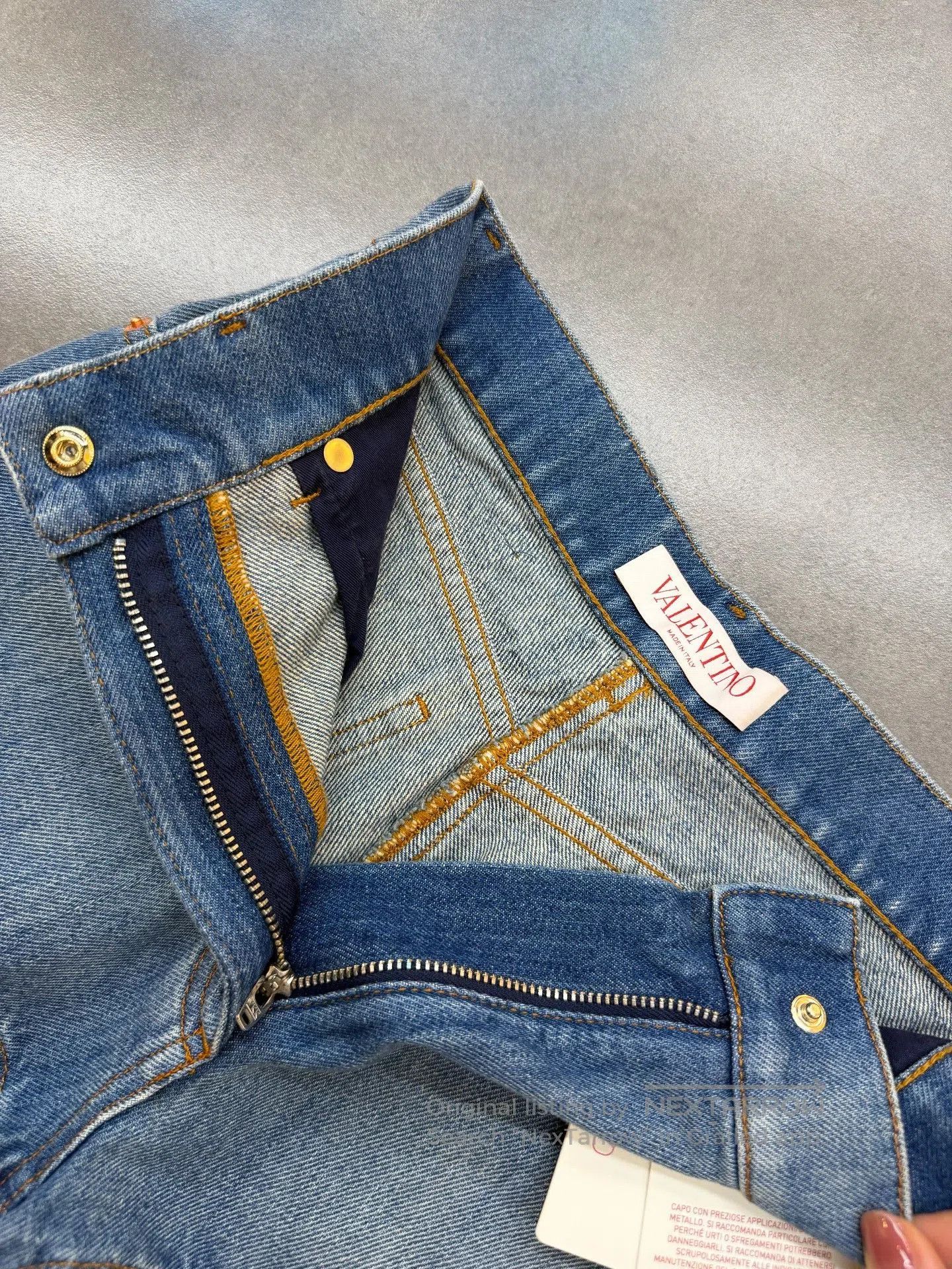 Valentino VALENTINO New Denim Shorts. Size 25" / US 0 / IT 36 - 3 Thumbnail