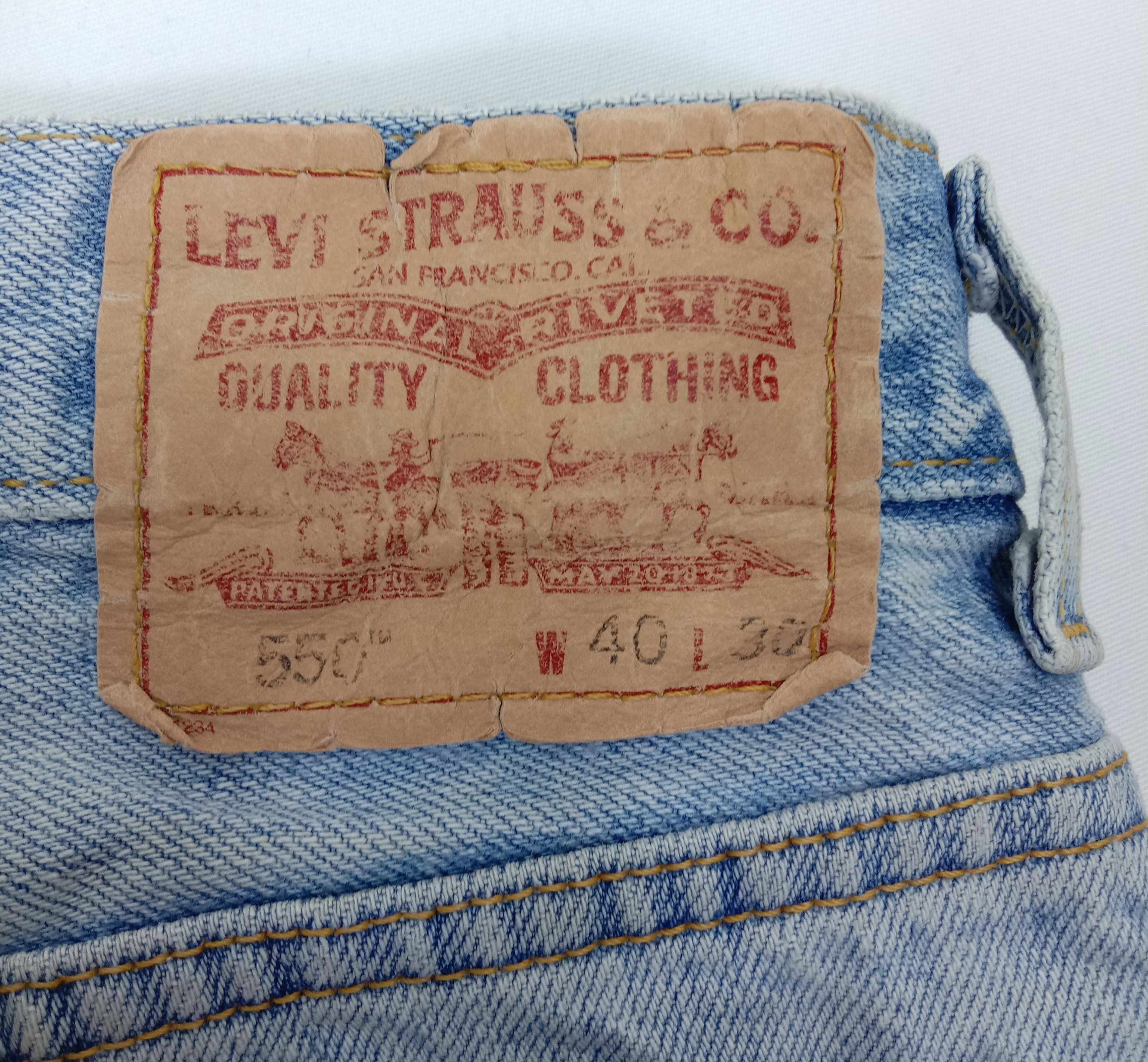 Levi's Vintage Levi's 550 Jeans Light Wash Relaxed Fit Denim Size US 39 - 14 Thumbnail