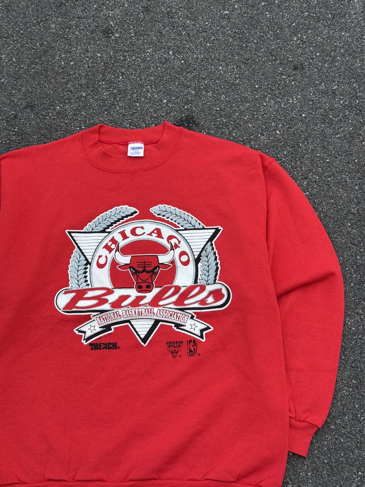 NBA vintage 1990s Chicago Bulls NBA crewneck sweatshirt. Size US L / EU 52-54 / 3 - 3 Thumbnail