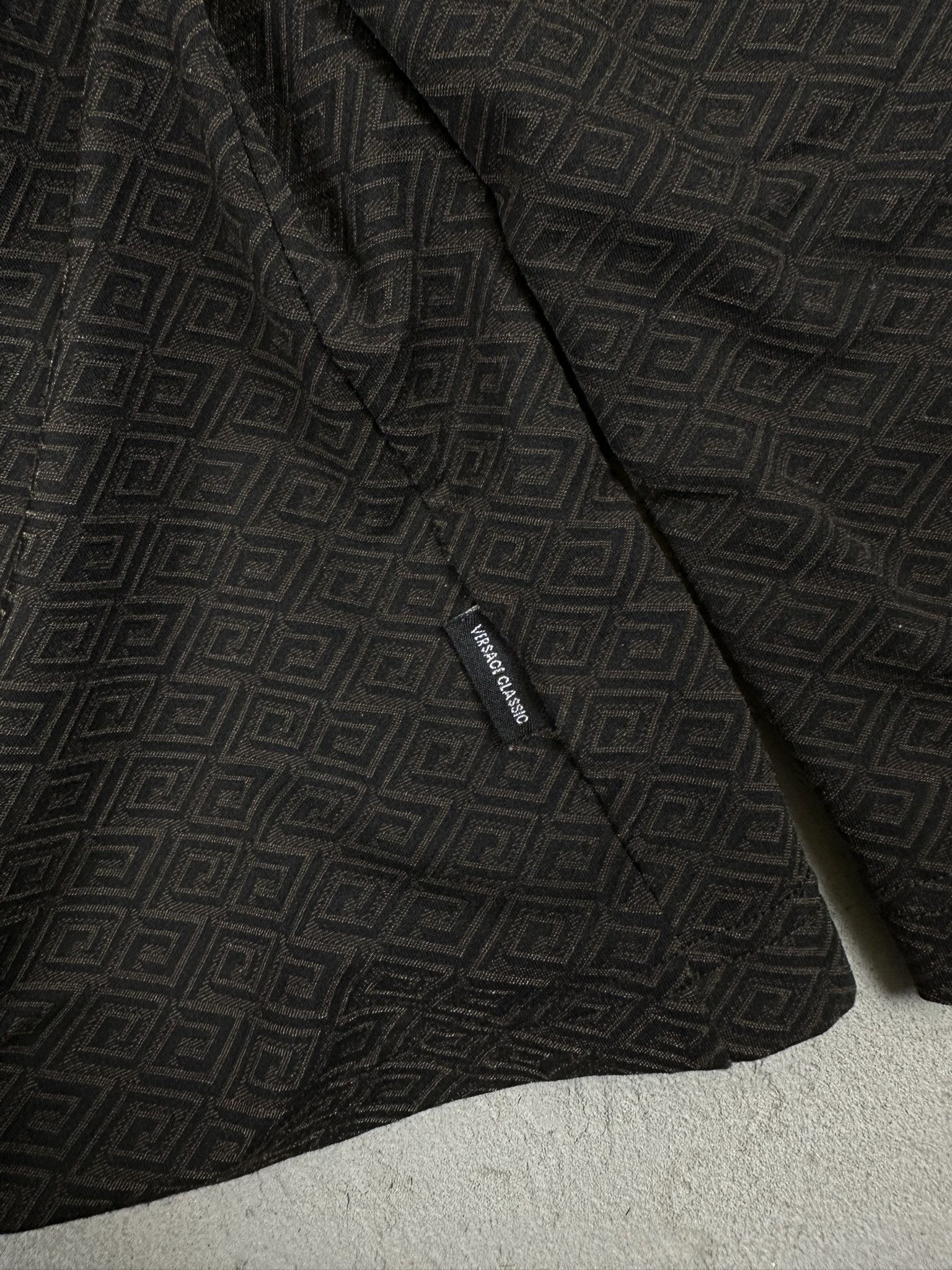Versace Vintage Versace Classic Monogram Longsleeve T-shirt Size US L / EU 52-54 / 3 - 9 Thumbnail