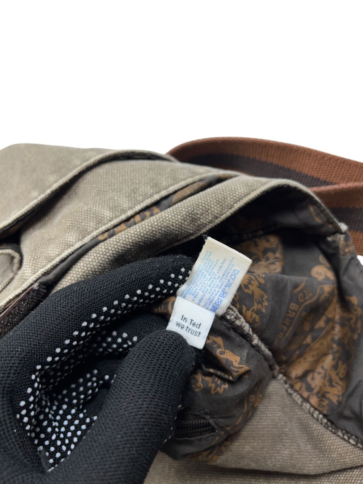 Ted Baker Vintage Ted Baker Distressed Multi Pocket Crossbody Bag Size ONE SIZE - 12 Thumbnail