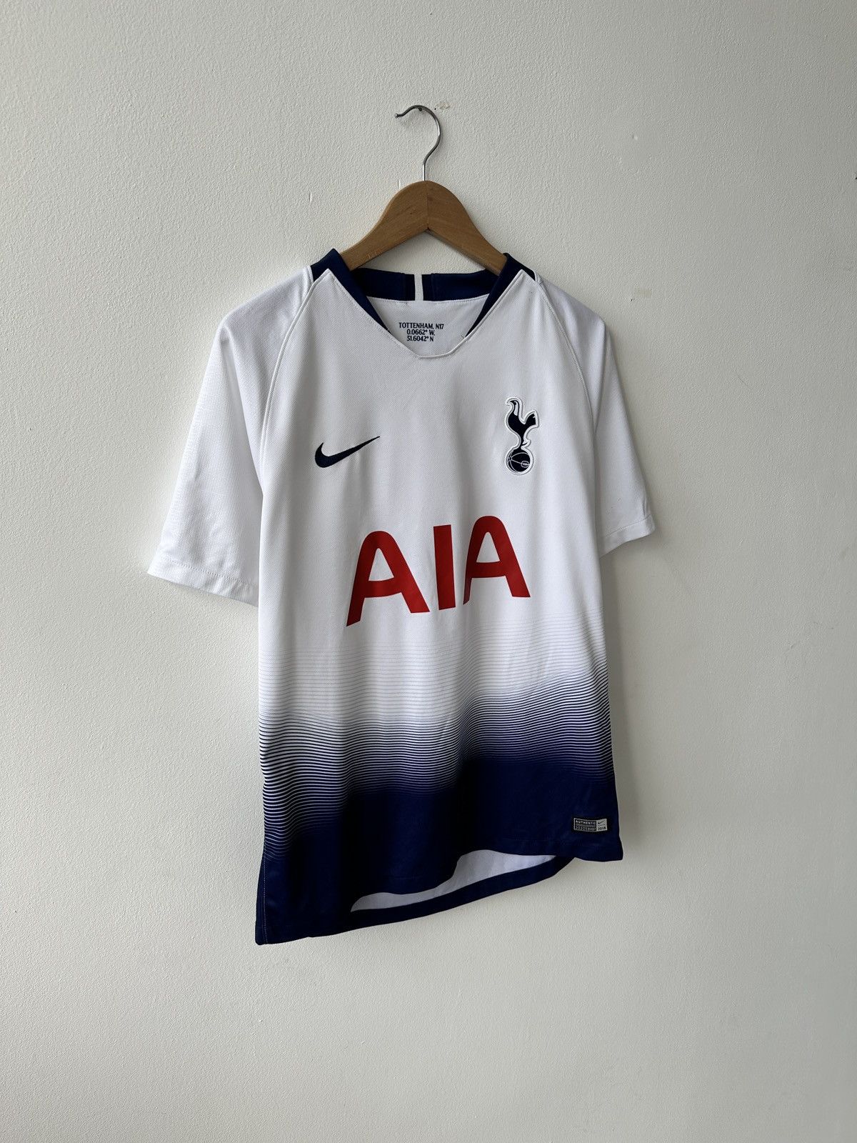 Nike Tottenham Hotspur Home Football Shirt 2018/19 Jersey Nike Size US M / EU 48-50 / 2 - 2 Thumbnail