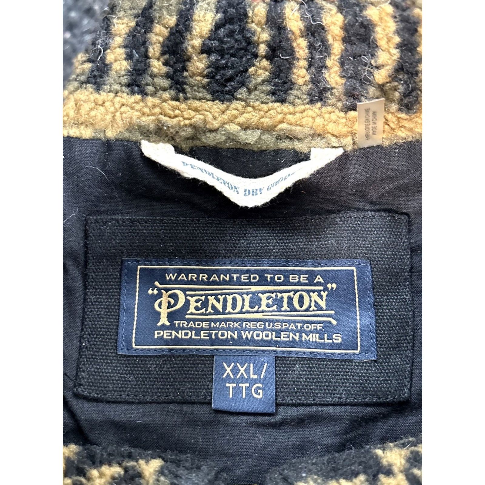Pendleton VINTAGE Pendleton Ridgeline Beech Vest Mens 2XL Fleece Full Zip Black Red Aztec Western Casual Travel Shirt? Size US XXL / EU 58 / 5 - 4 Thumbnail