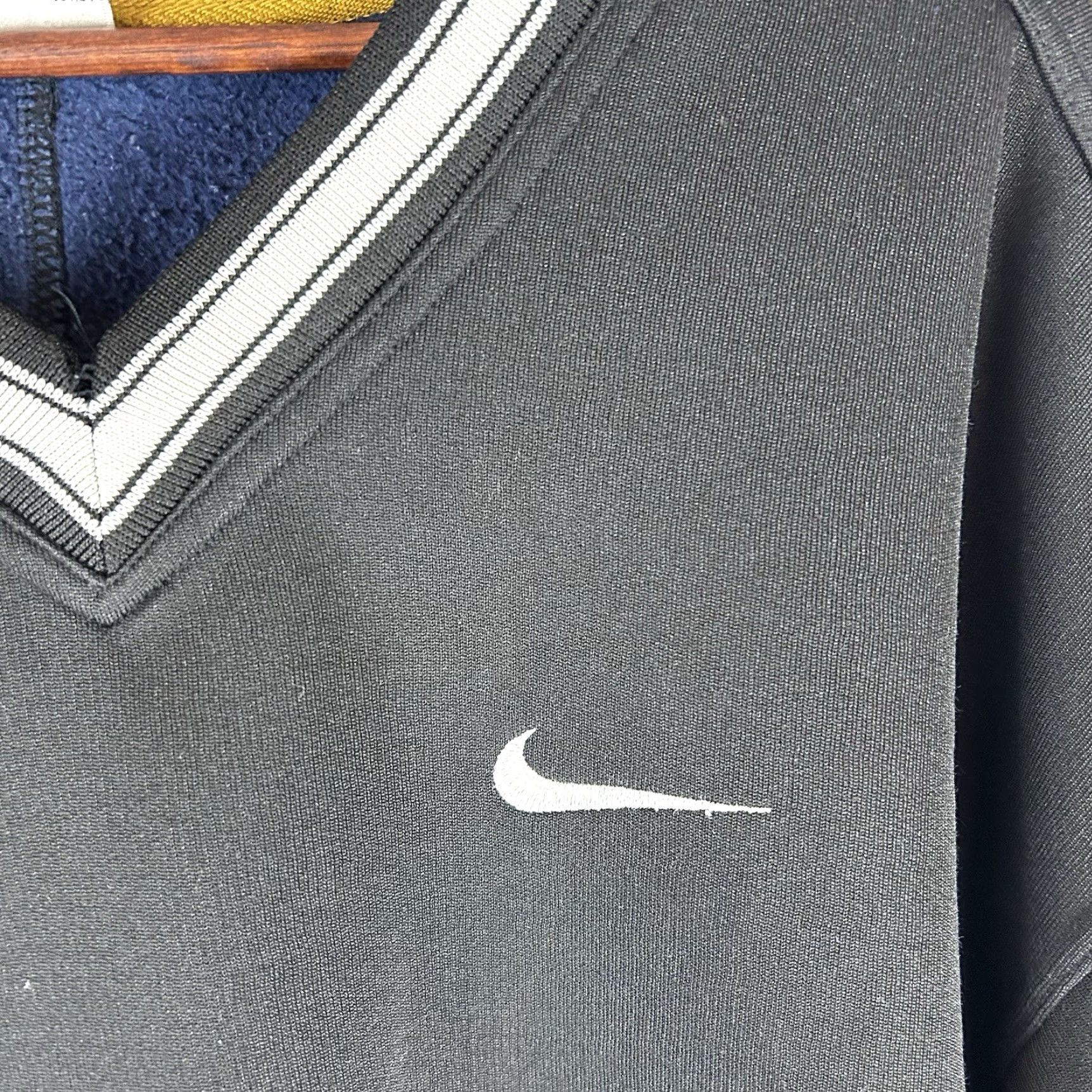 Nike VINTAGE Nike Sweatshirt Black Mens XXL Pull Over Swoosh Logo 90s Sherpa Lined Crew Neck Size US XXL / EU 58 / 5 - 5 Thumbnail