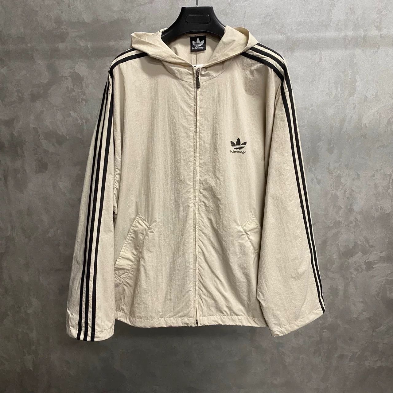 Balenciaga Balenciaga Retro Graphic Beige Hoodie S Men Size US S / EU 44-46 / 1 - 1 Thumbnail