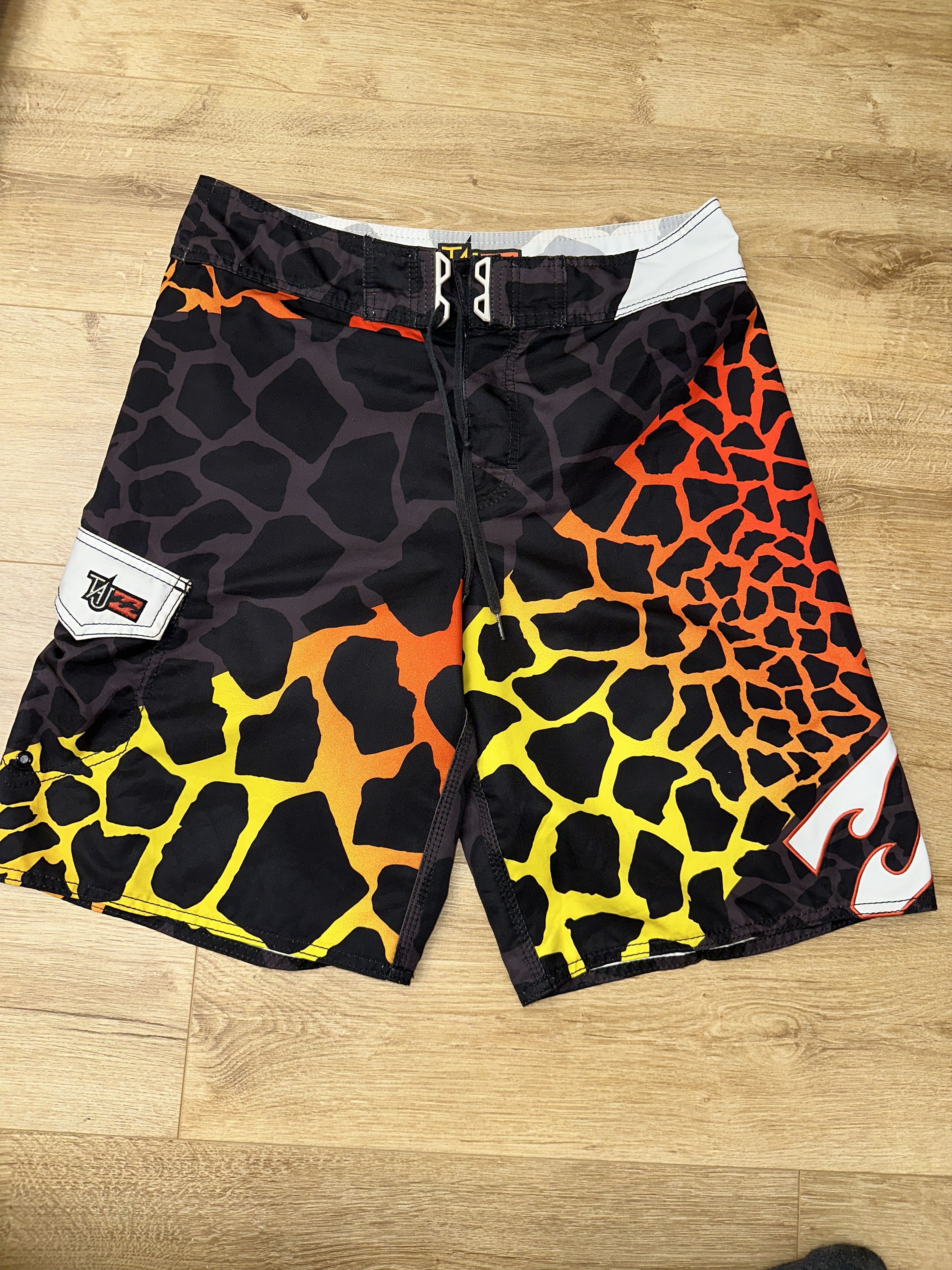 Billabong Billabong Taj Burrow Series Surf Swim Giraffe Print Size 33 Size US 33 - 1 Thumbnail