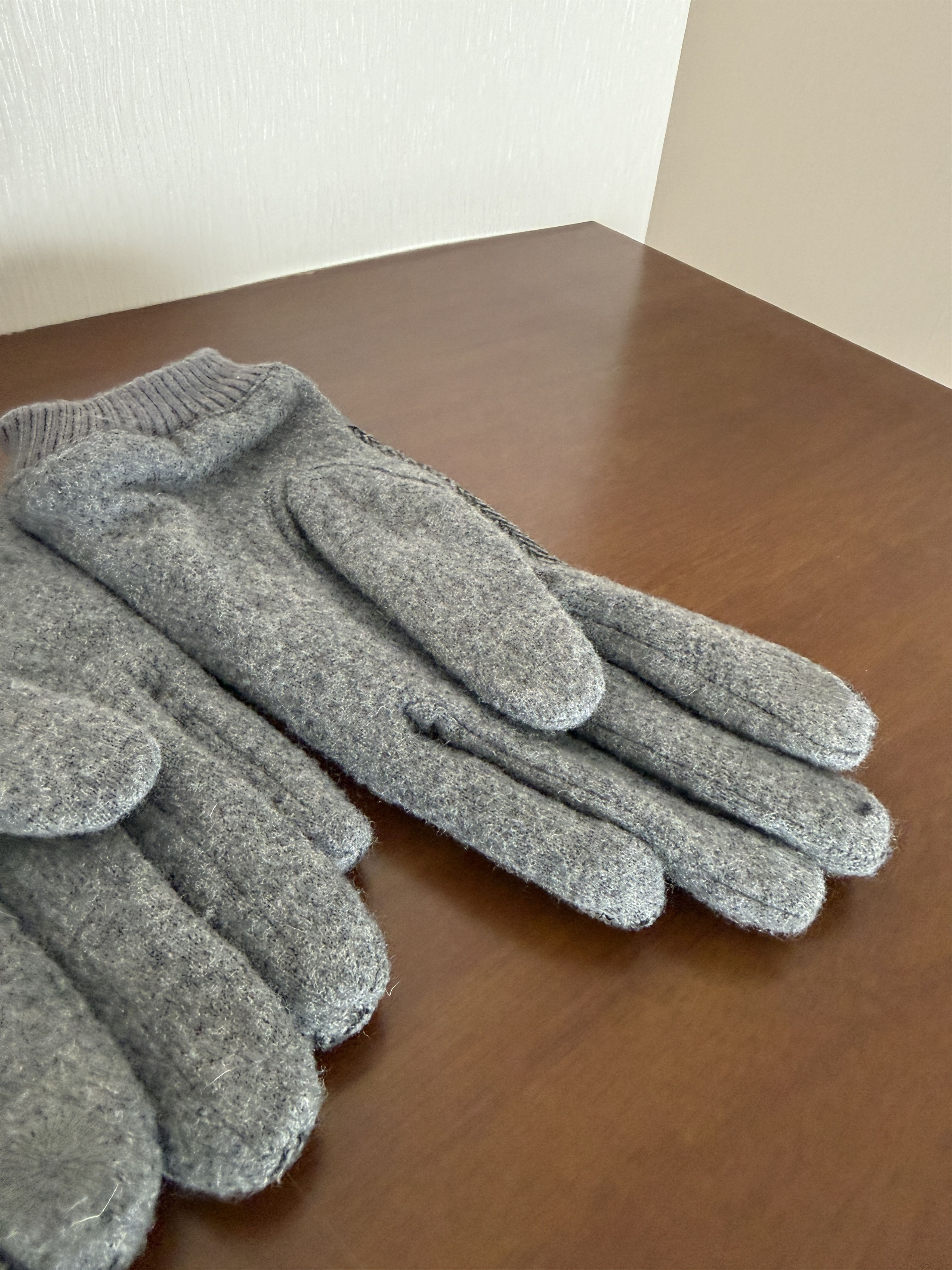 Other Merino Wool Gloves – Grey Herringbone – Touchscreen Size ONE SIZE - 5 Thumbnail