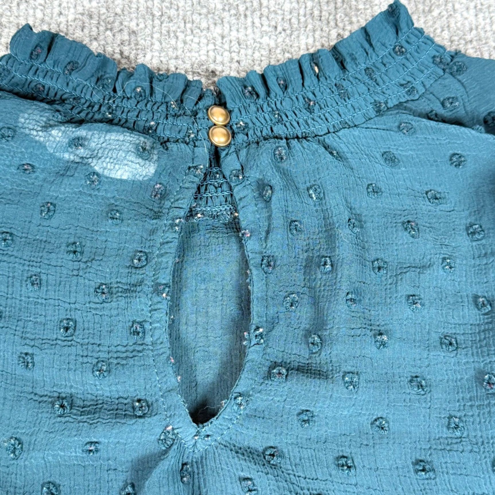 Vintage LUQ Blouse Geometric Swiss Dot Mock Neck Keyhole Back Long Puff Sleeve Smocked Ruffle Button Green Women Adult S Tunic Geometric Pattern, Teal Size S / US 4 / IT 40 - 3 Thumbnail