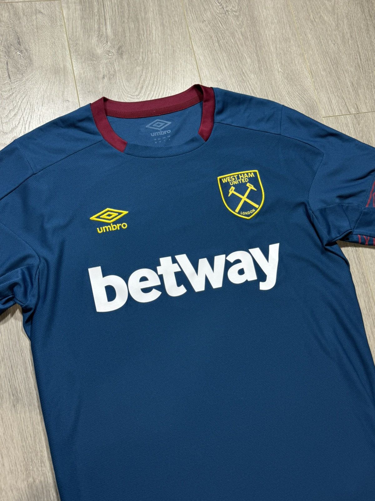 Umbro West Ham United Umbro 2018/2019 Away Shirt Mens Size US M / EU 48-50 / 2 - 3 Thumbnail